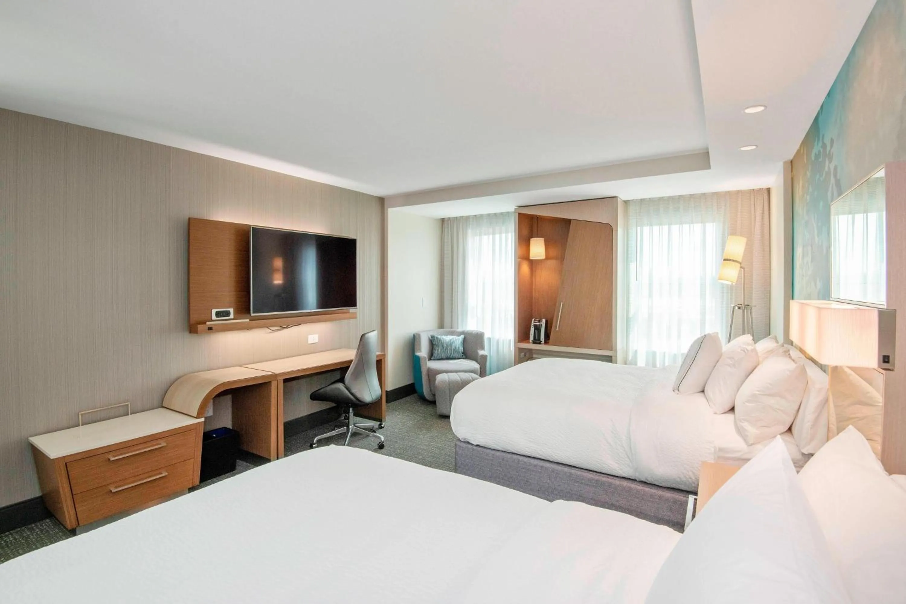 Photo of the whole room, Bed in Courtyard by Marriott Raleigh Cary/Parkside Town Commons