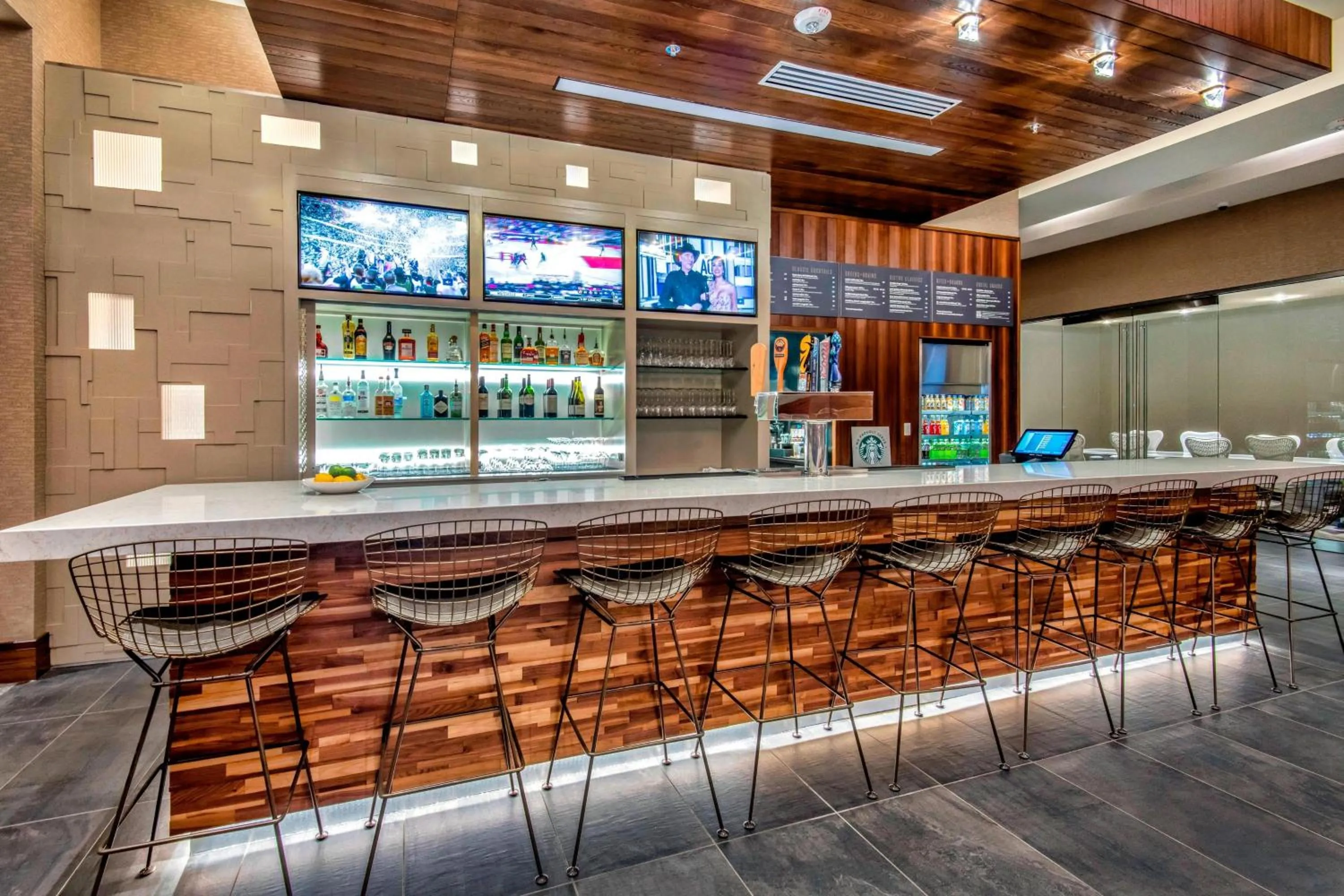 Lounge or bar in Courtyard by Marriott Raleigh Cary/Parkside Town Commons