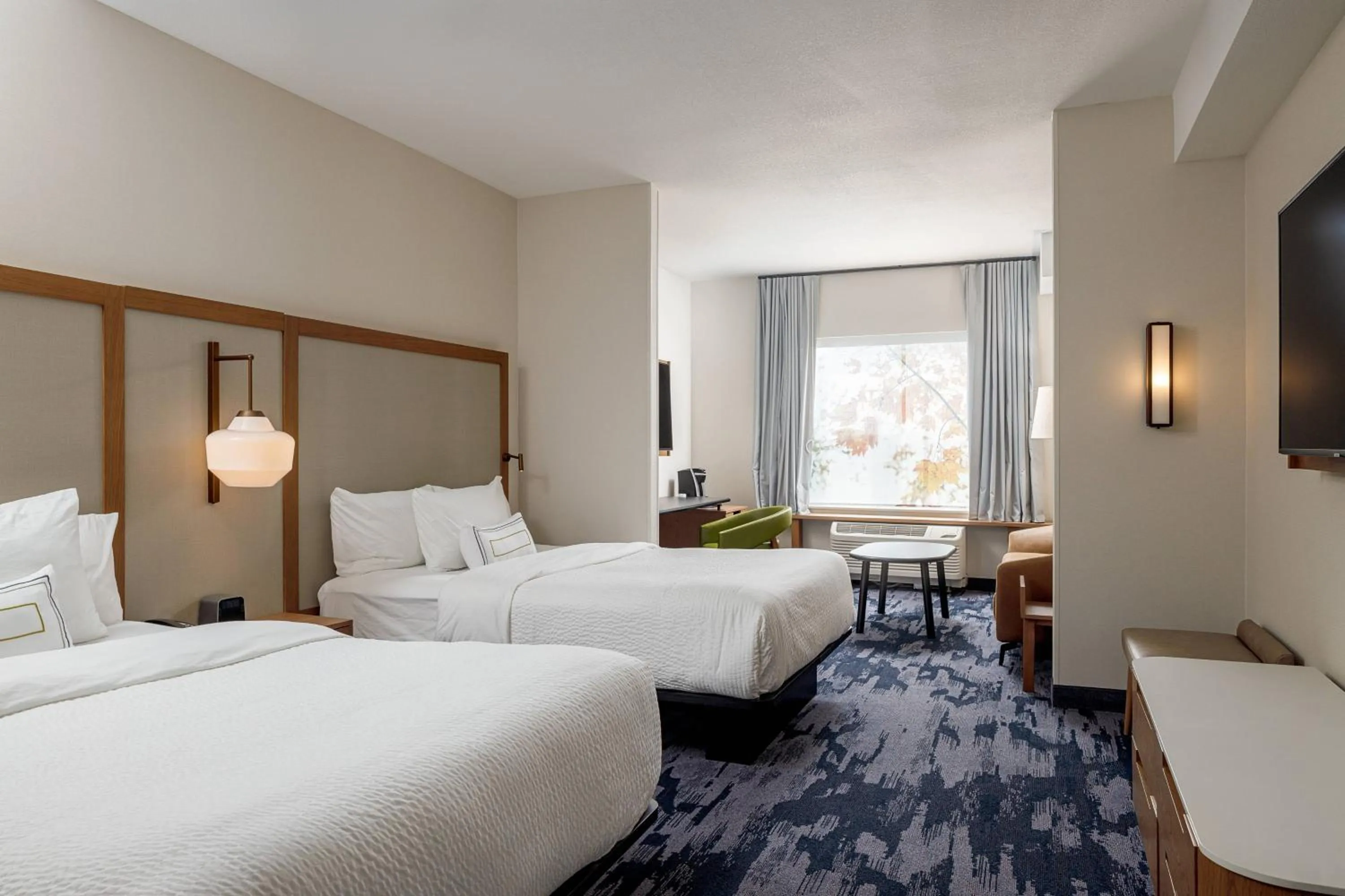 Photo of the whole room, Bed in Fairfield Inn & Suites by Marriott Salina