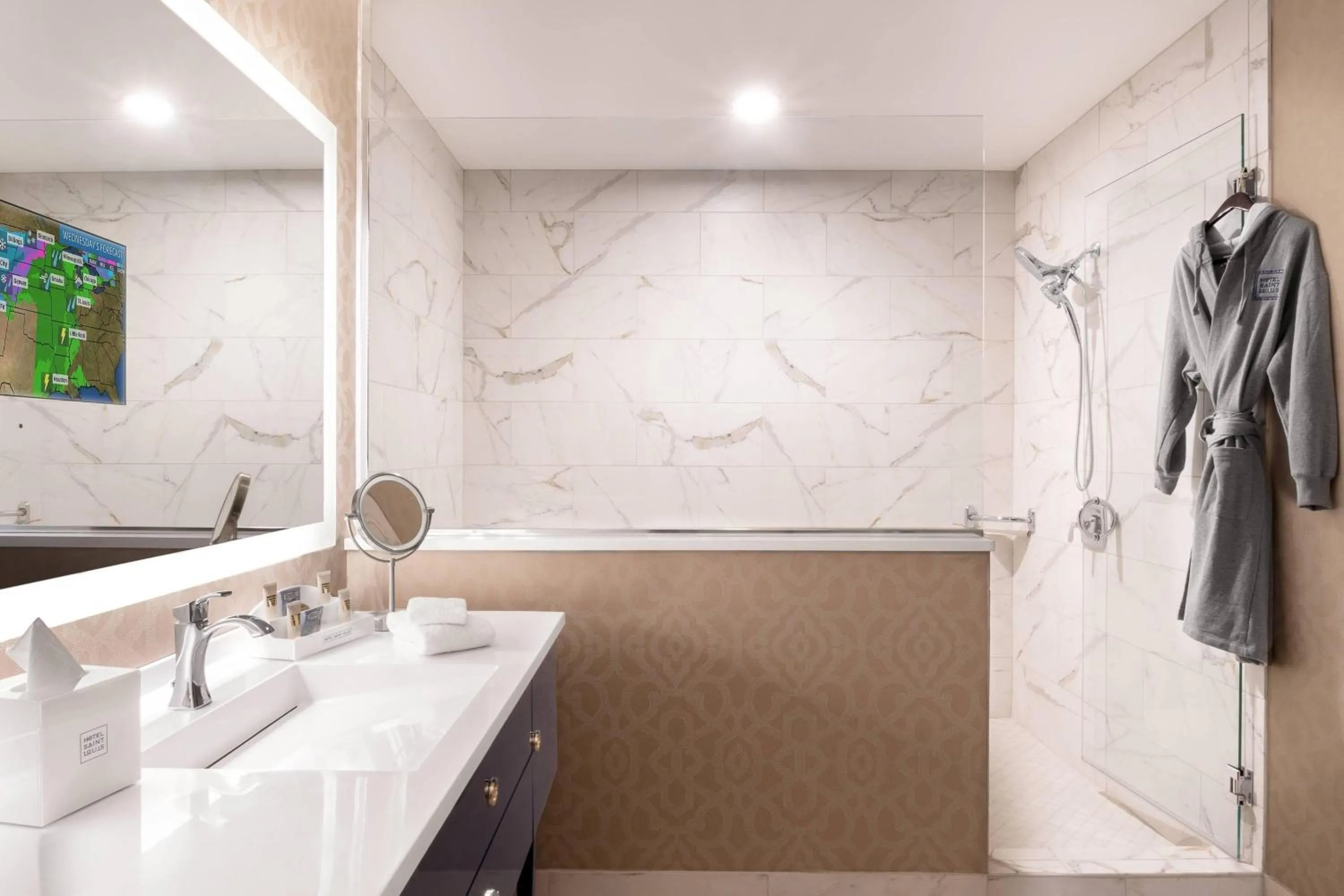 Bathroom in Hotel Saint Louis, Autograph Collection