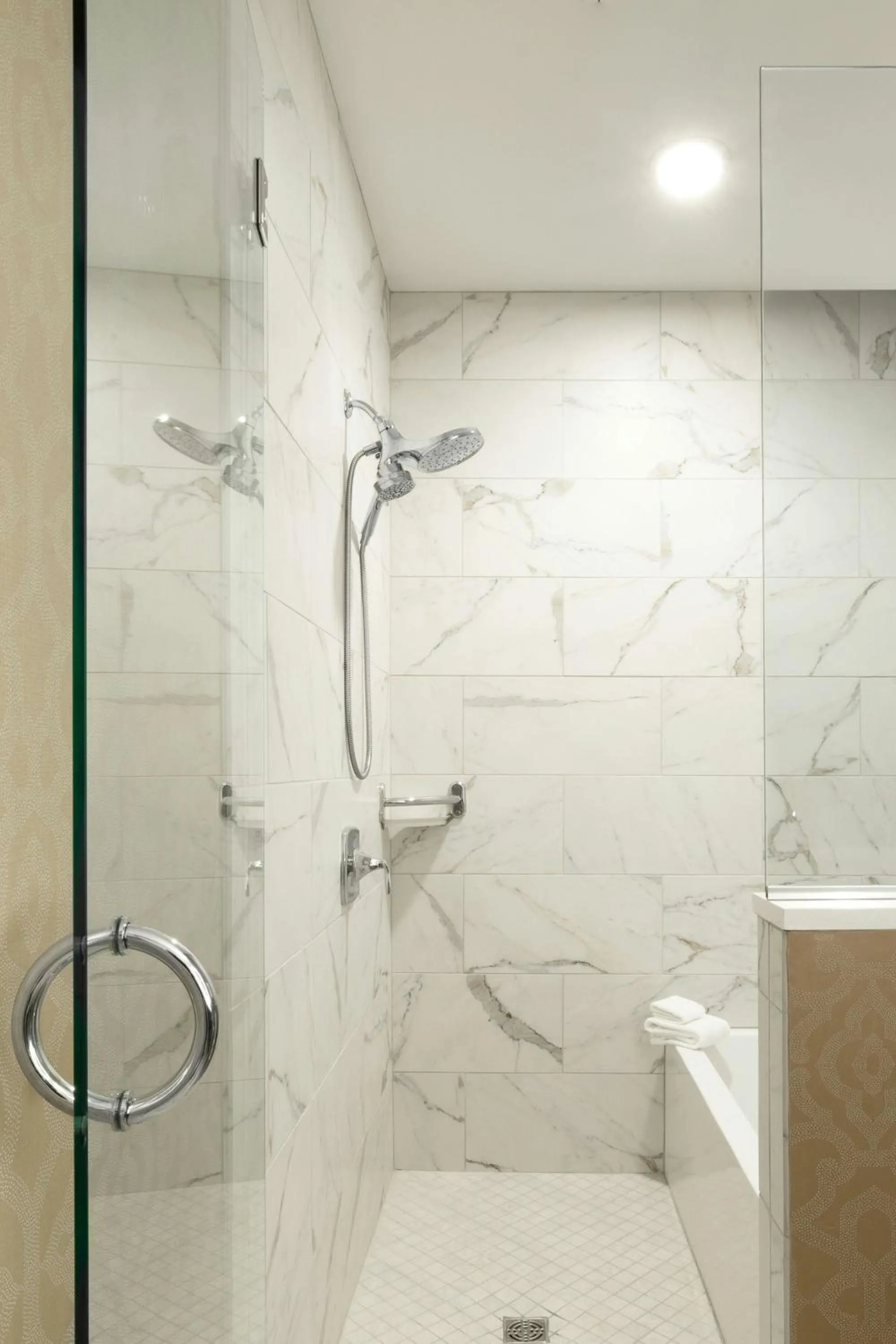 Bathroom in Hotel Saint Louis, Autograph Collection