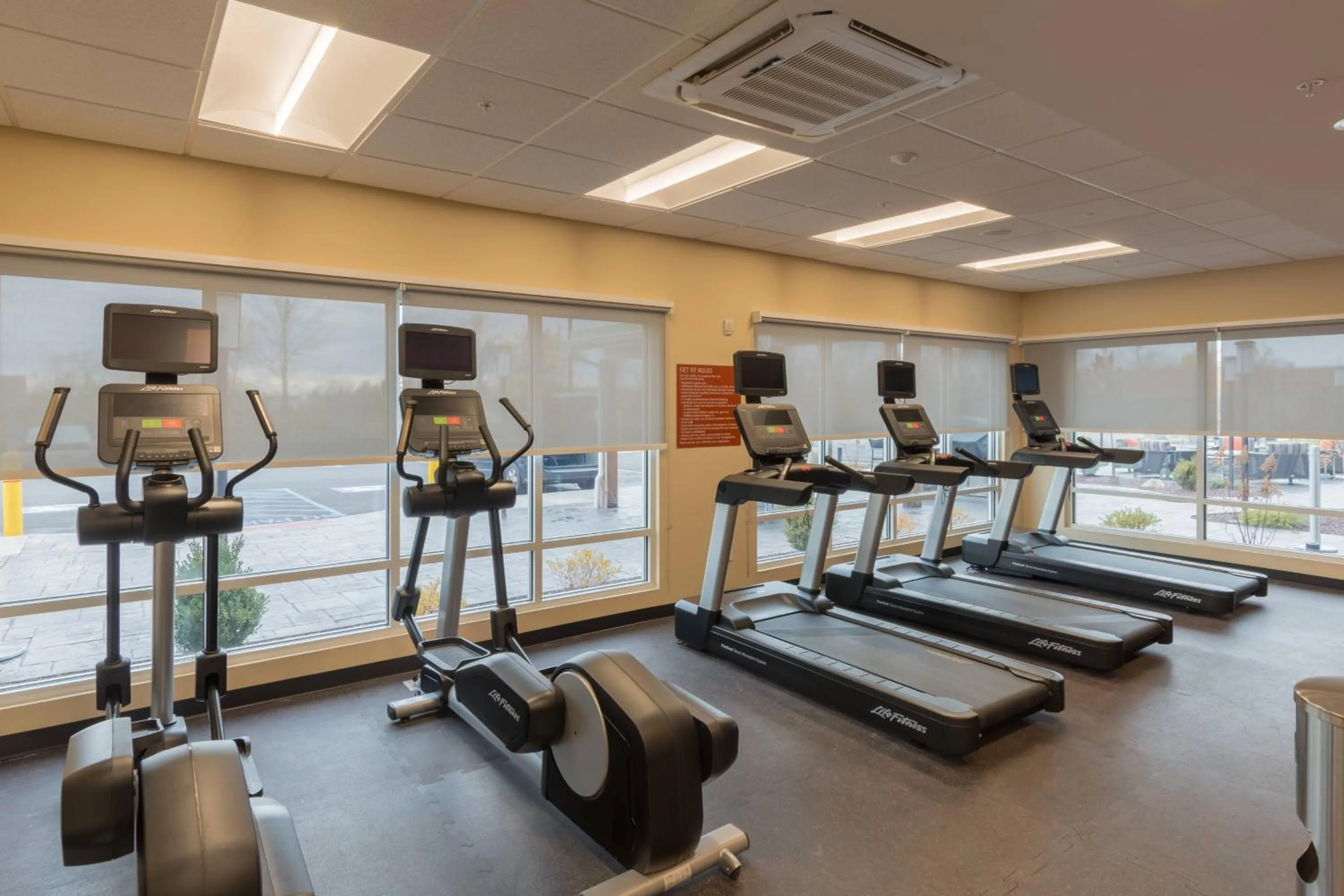 Fitness centre/facilities in TownePlace Suites by Marriott Syracuse Clay