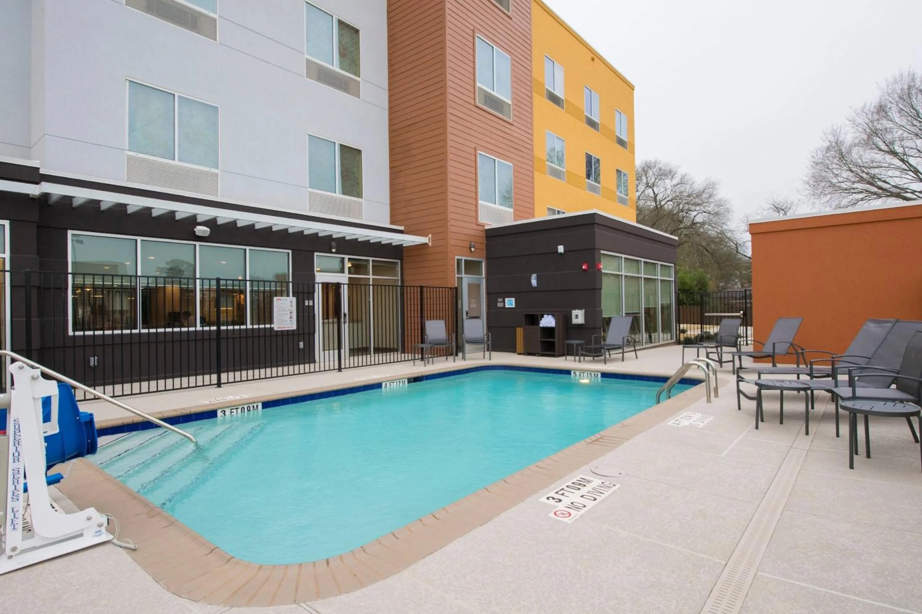 Swimming pool in Fairfield Inn & Suites by Marriott Tyler South