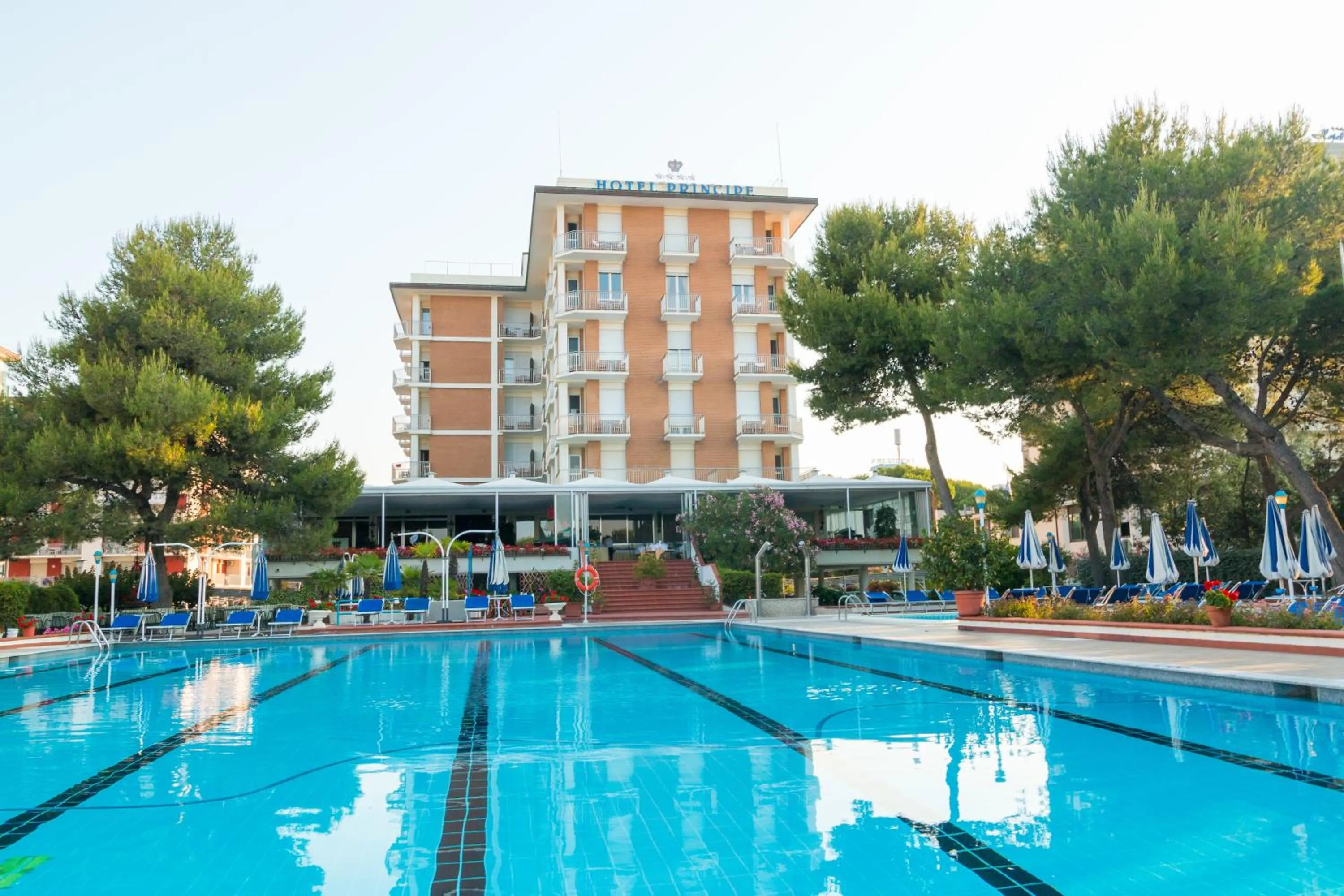 Swimming pool in Hotel Principe