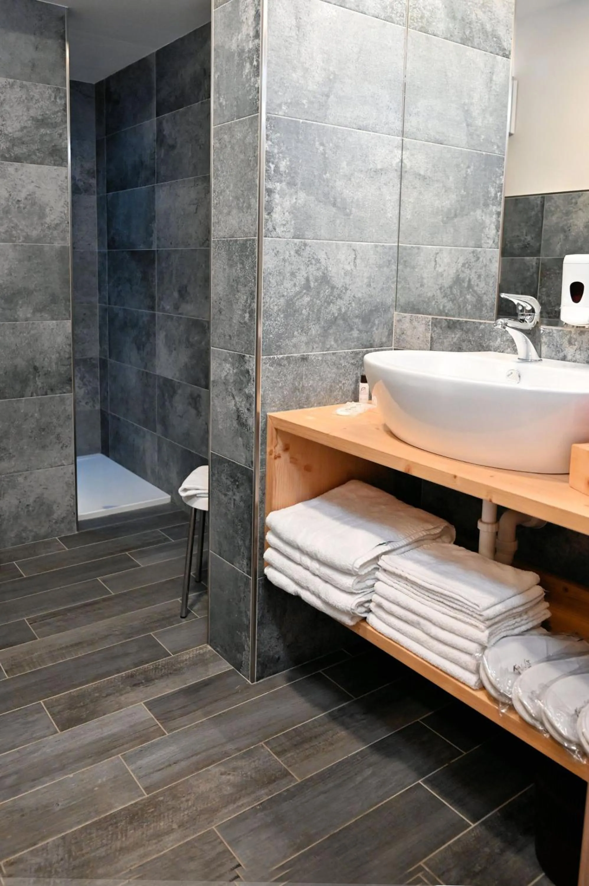 Shower in Albergo Panorama