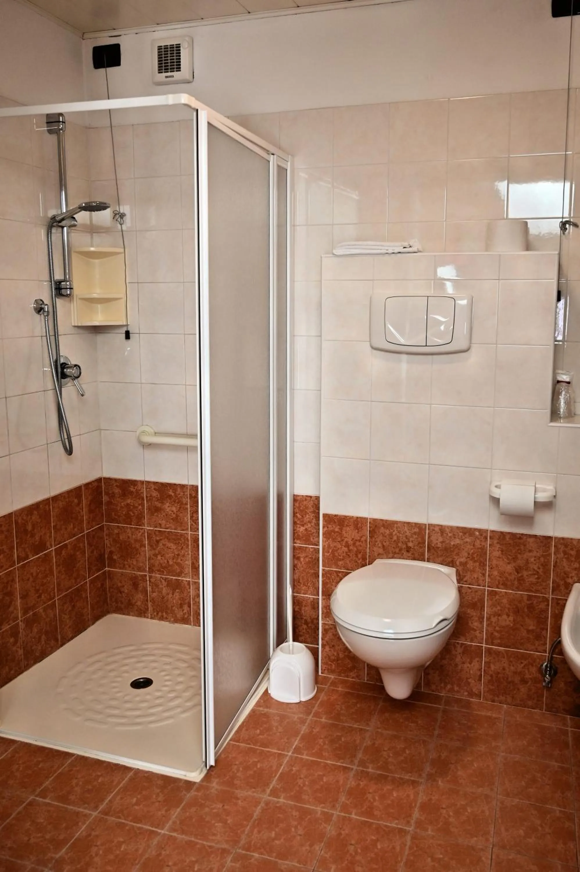 Shower in Albergo Panorama