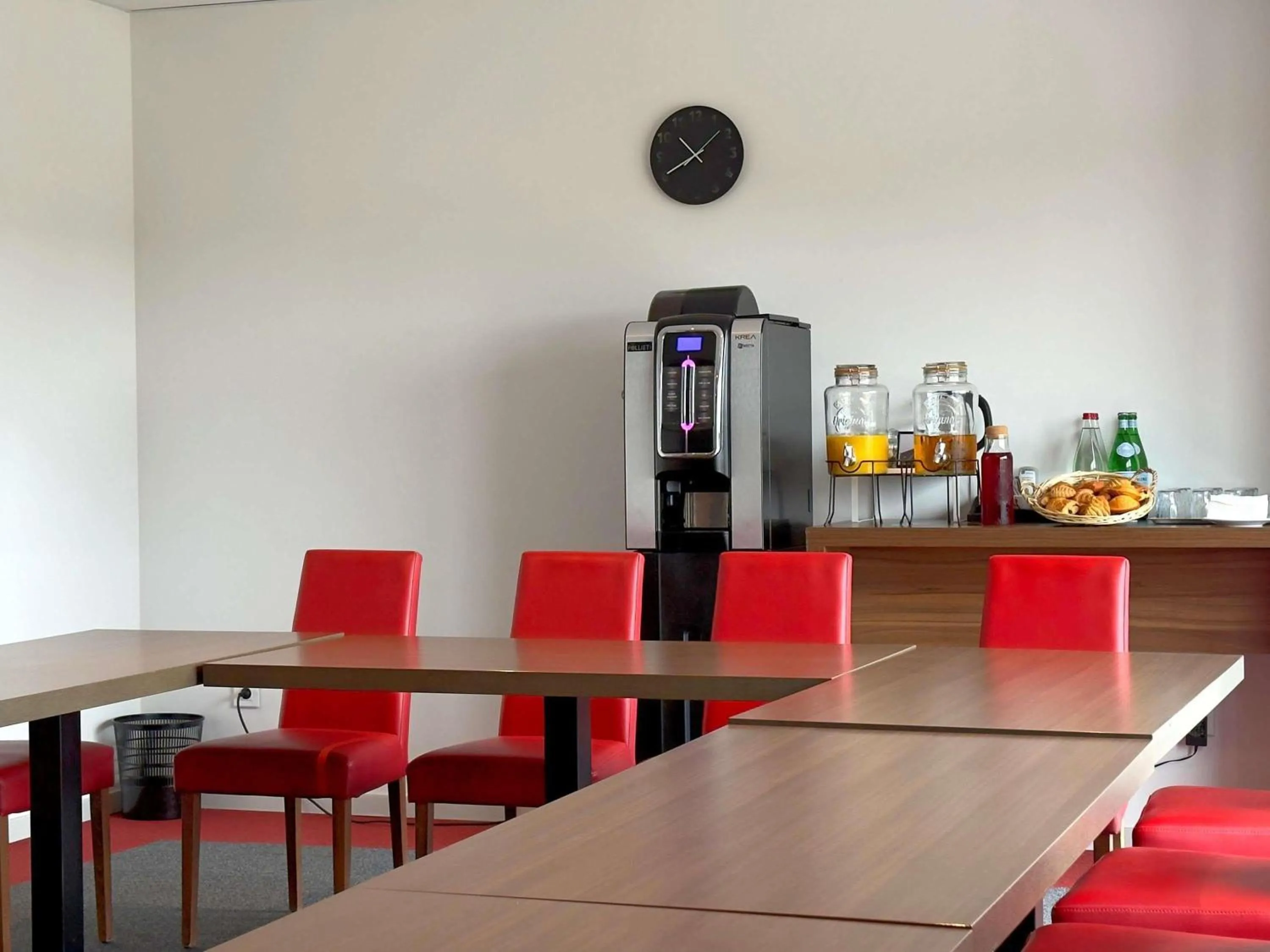 Meeting/conference room in ibis Dijon Sud