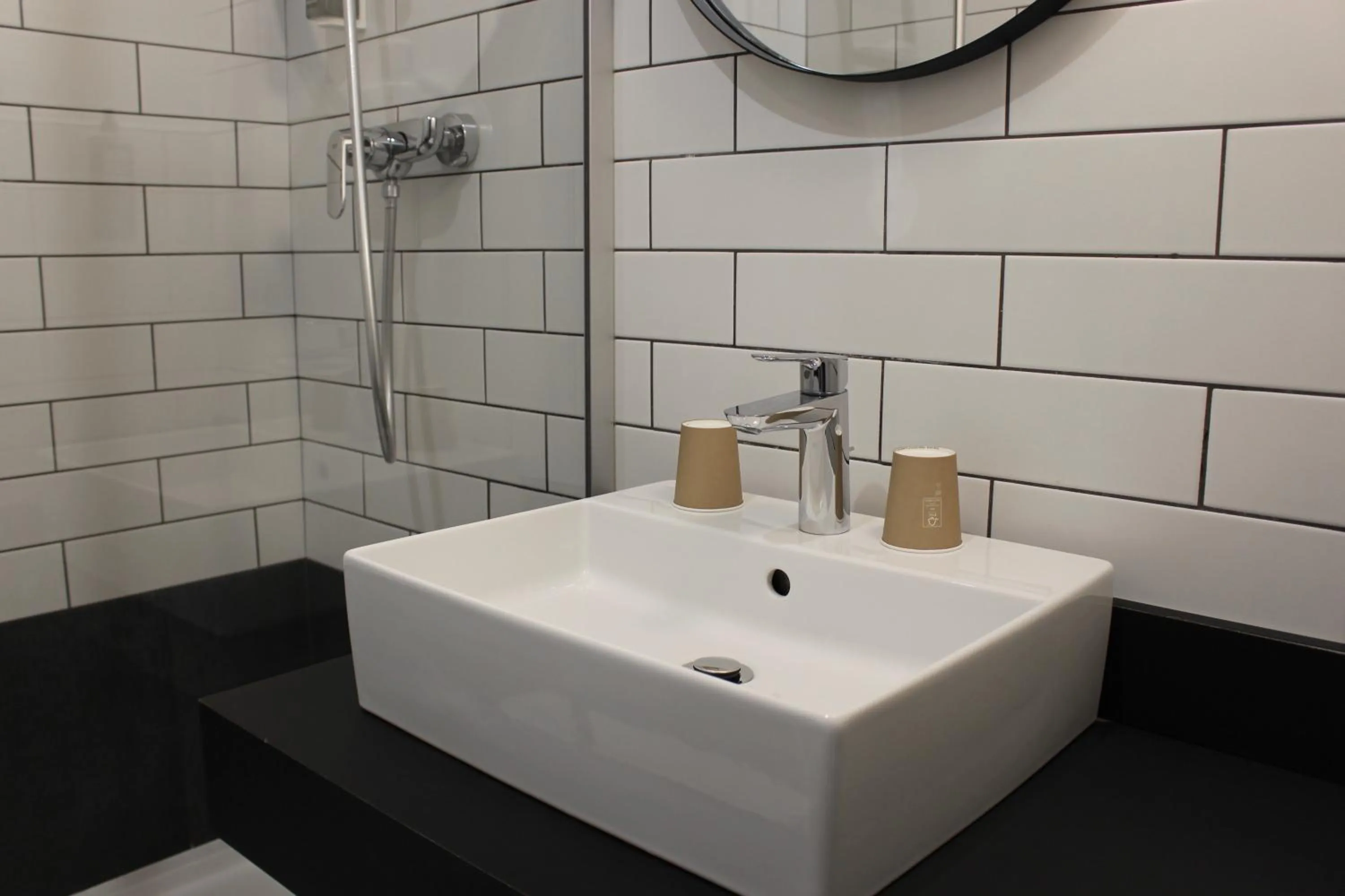 Bathroom in ibis Dijon Sud