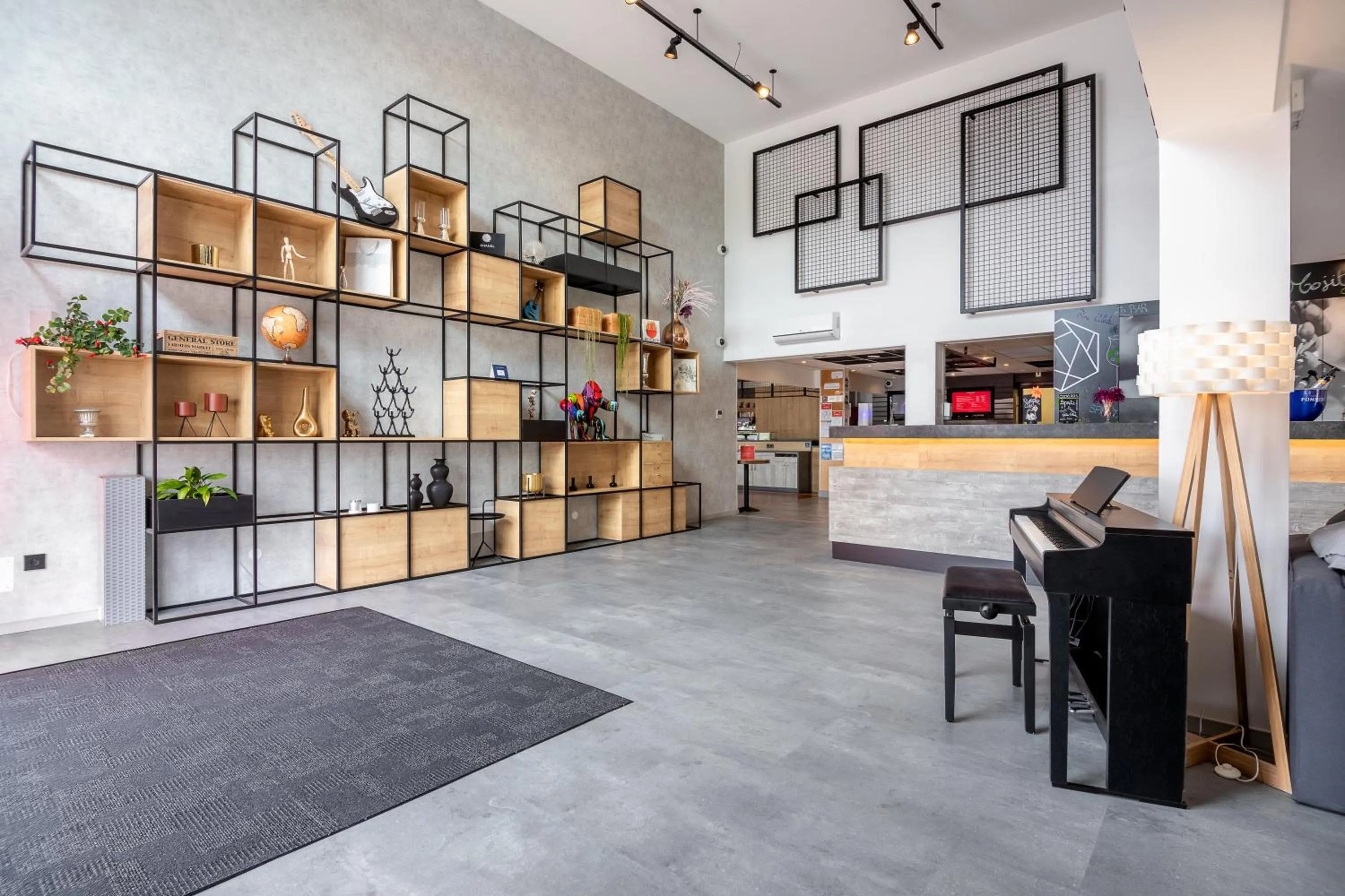 Lobby or reception in ibis Dijon Sud