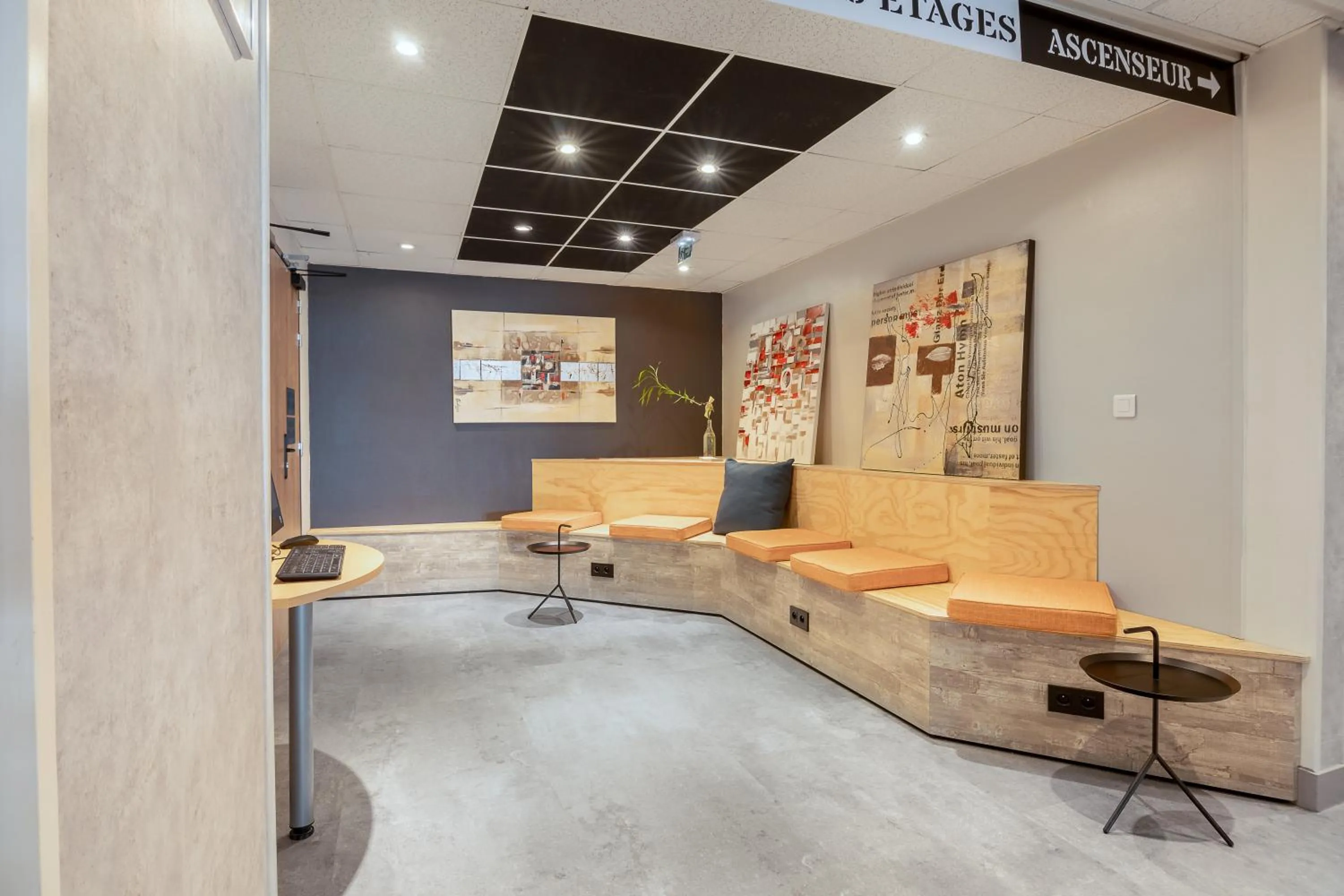 Living room in ibis Dijon Sud