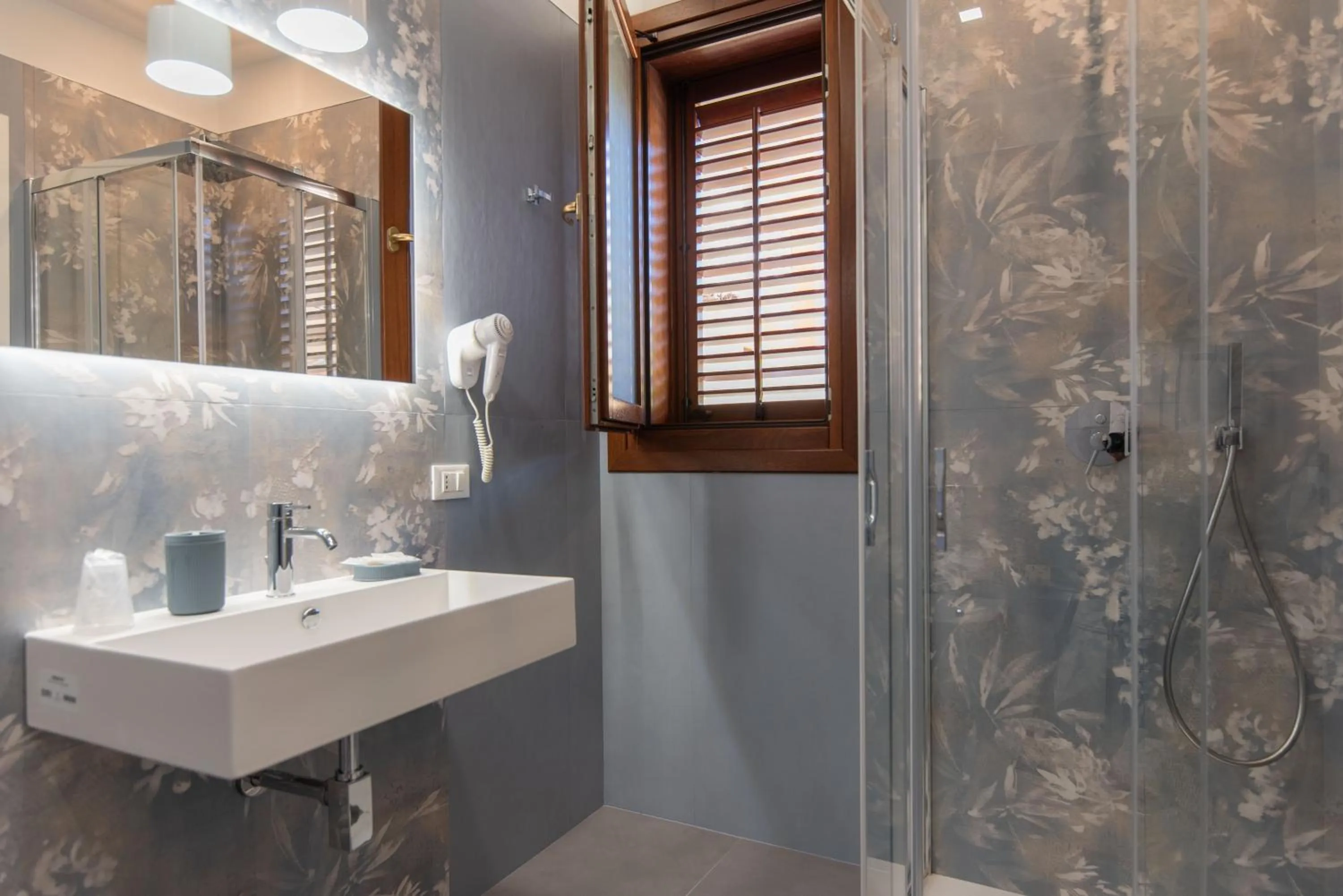 Shower in Affittacamere Aloe