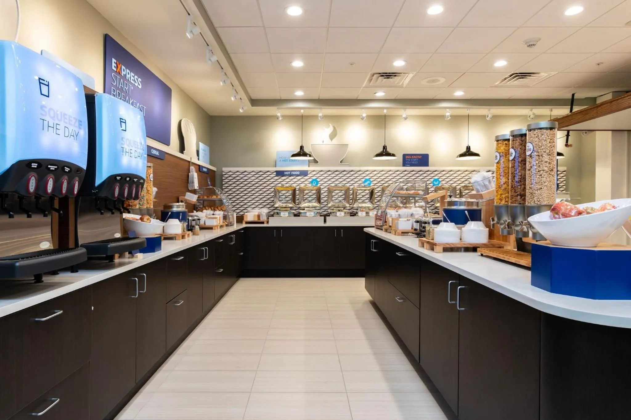 Restaurant/places to eat in Holiday Inn Express & Suites Orlando- Lake Buena Vista by IHG