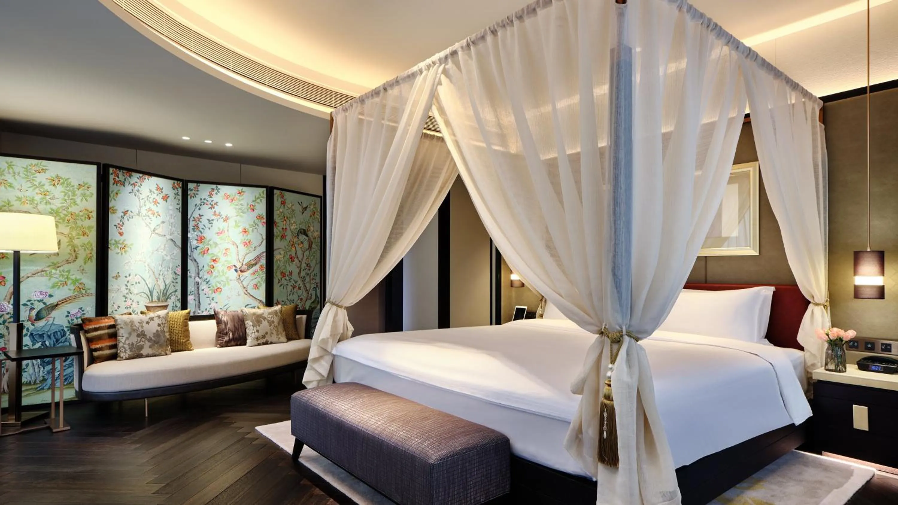 Photo of the whole room, Bed in InterContinental Hefei by IHG
