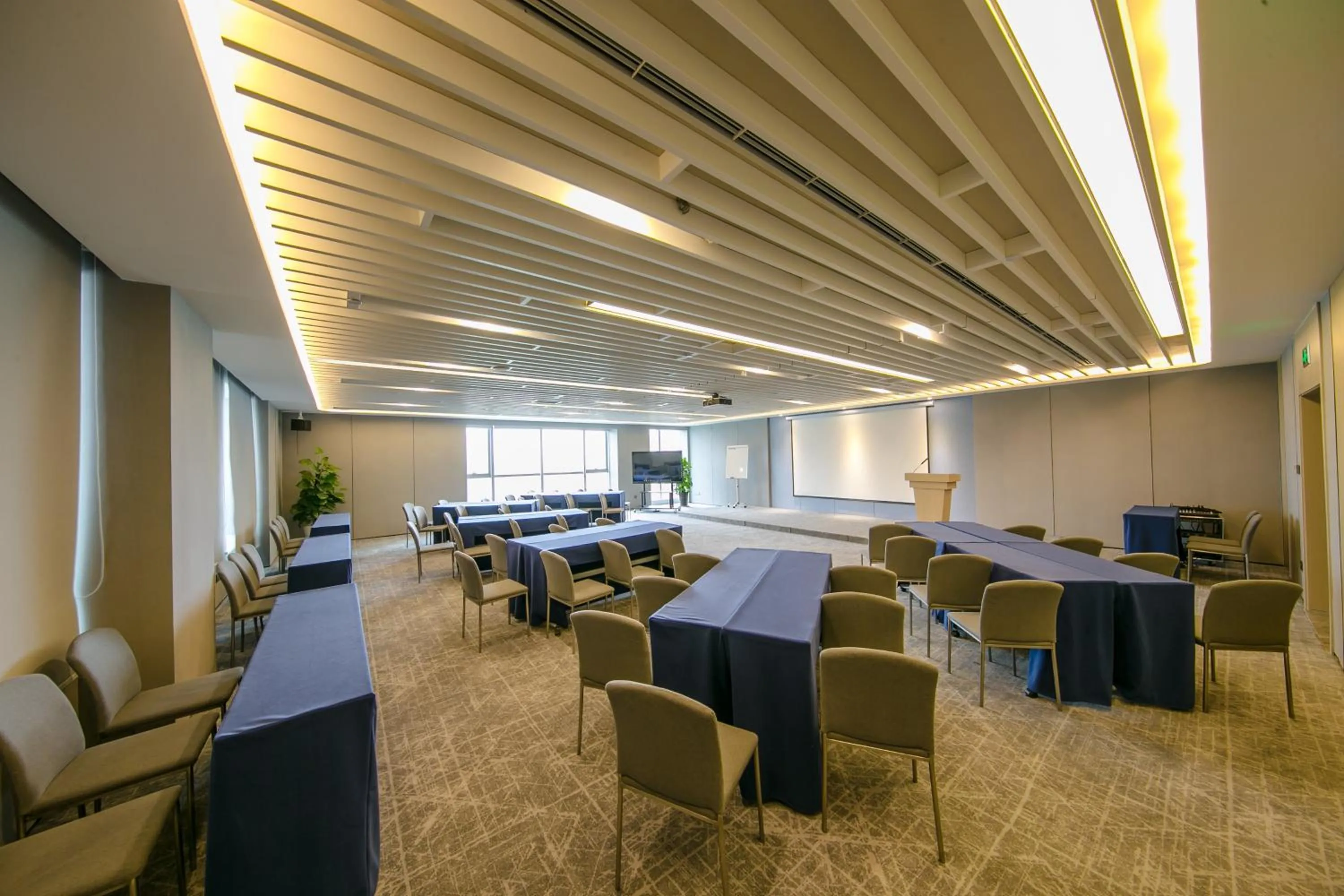 Meeting/conference room in Holiday Inn Express Hefei High Tech by IHG