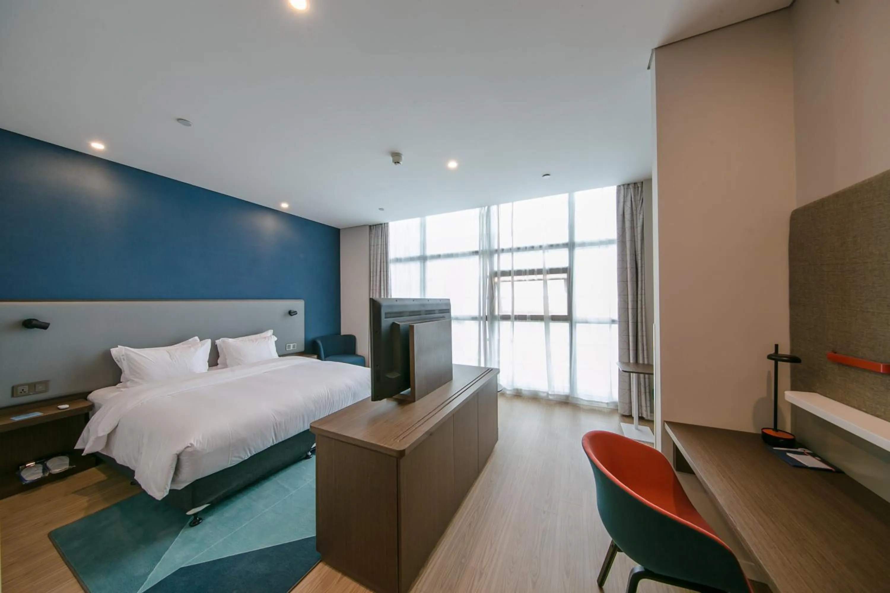 Photo of the whole room, Bed in Holiday Inn Express Hefei High Tech by IHG