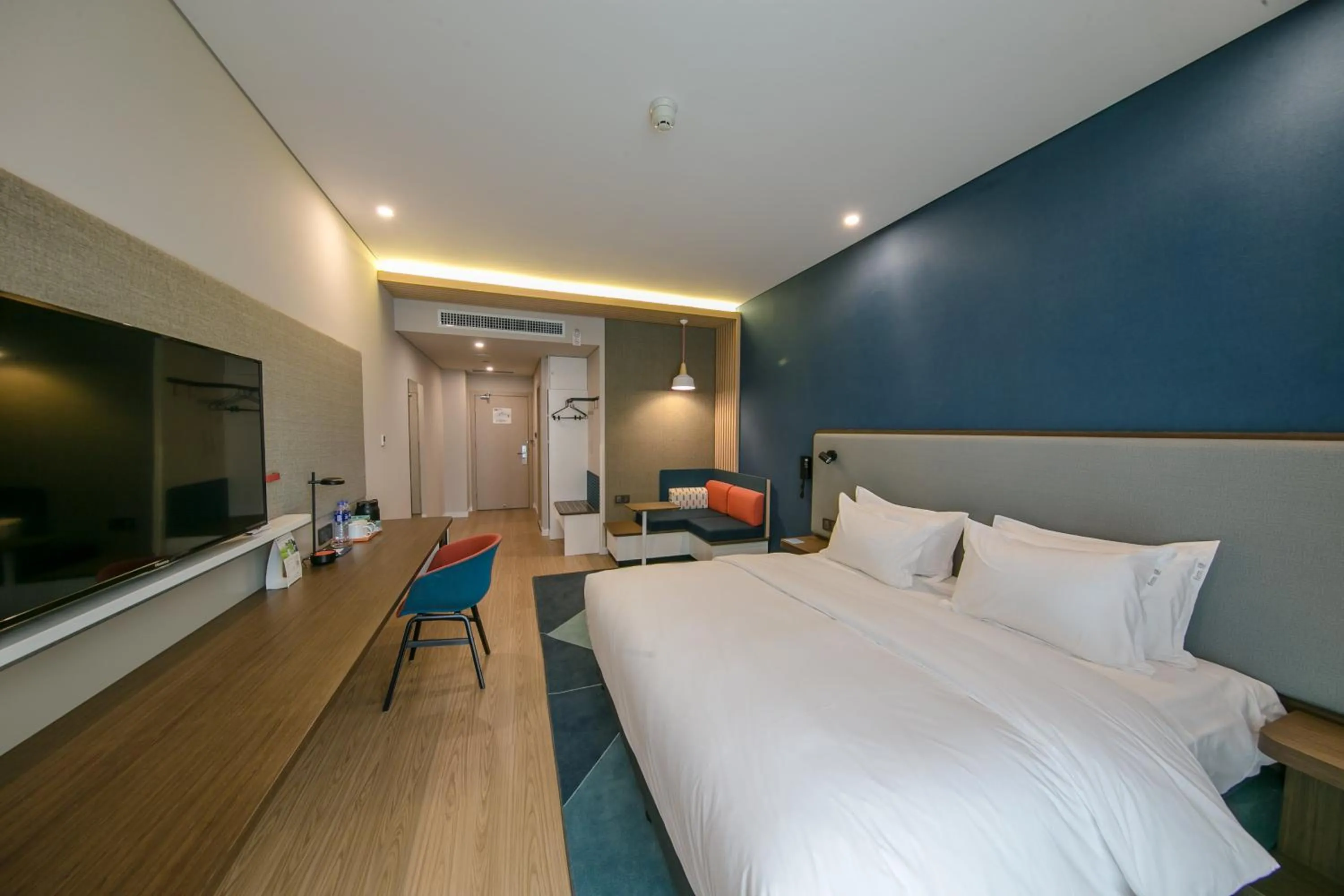 Photo of the whole room, Bed in Holiday Inn Express Hefei High Tech by IHG