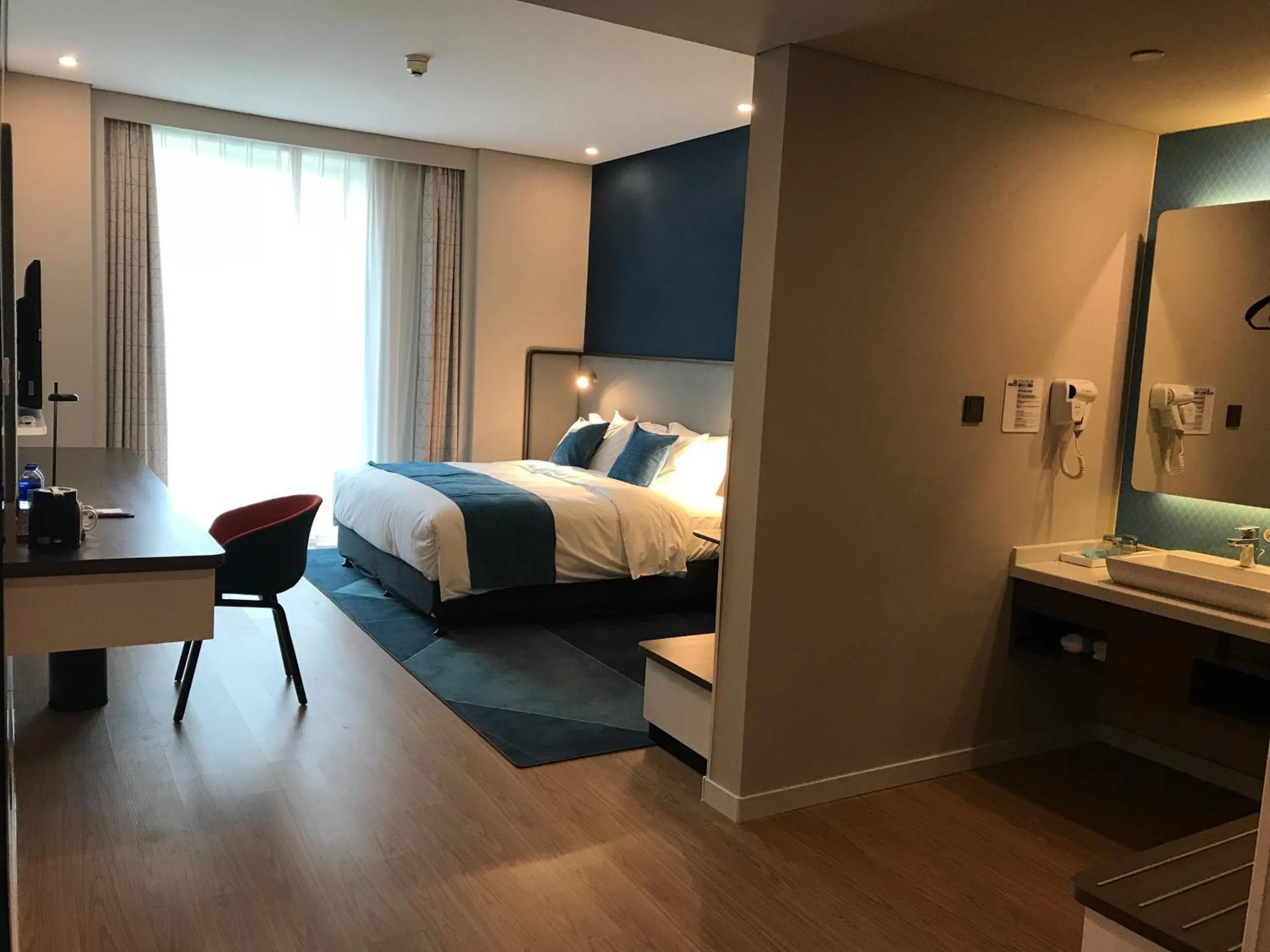 Photo of the whole room, Bed in Holiday Inn Express Hefei High Tech by IHG