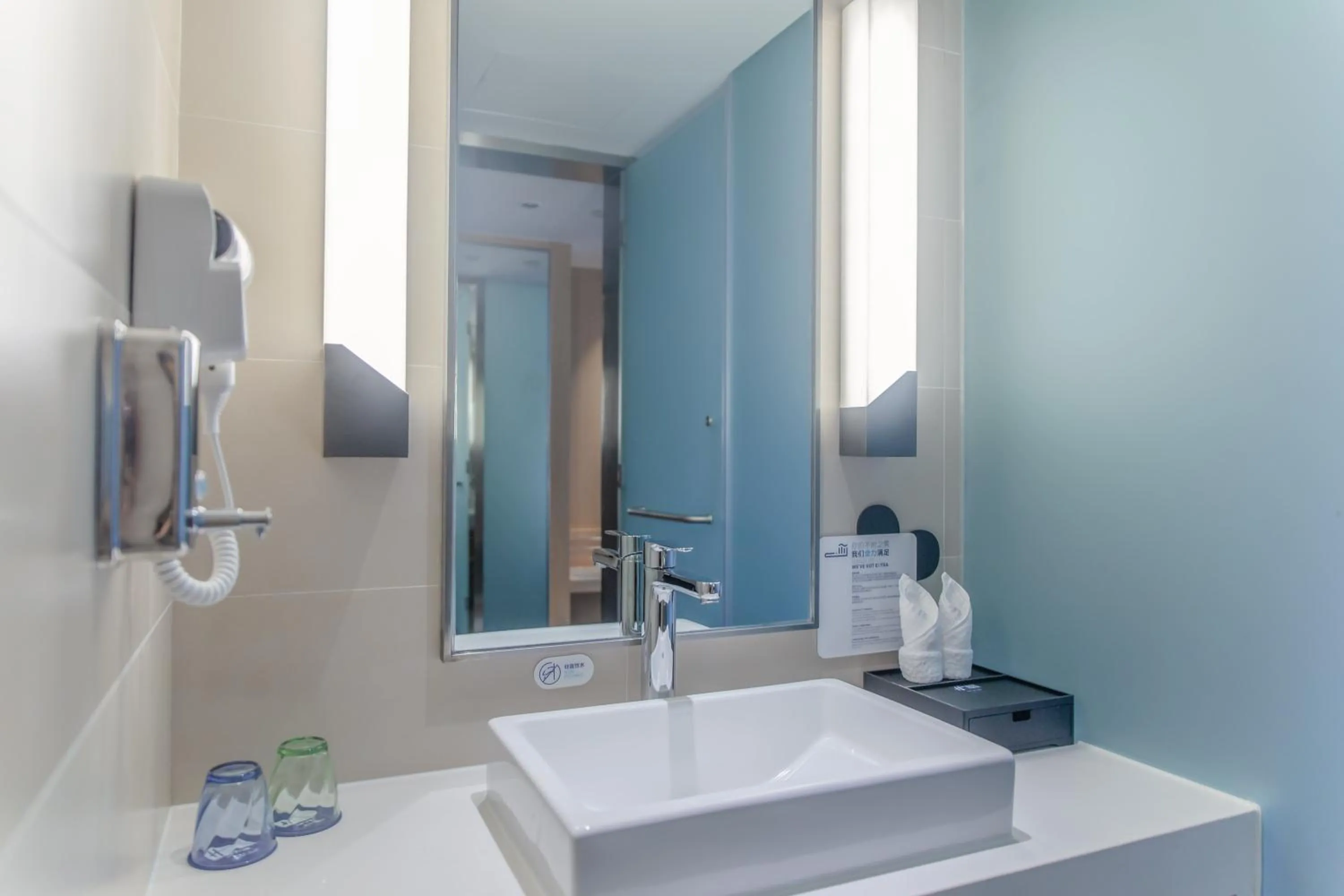 Photo of the whole room in Holiday Inn Express - Ya'an City Center by IHG