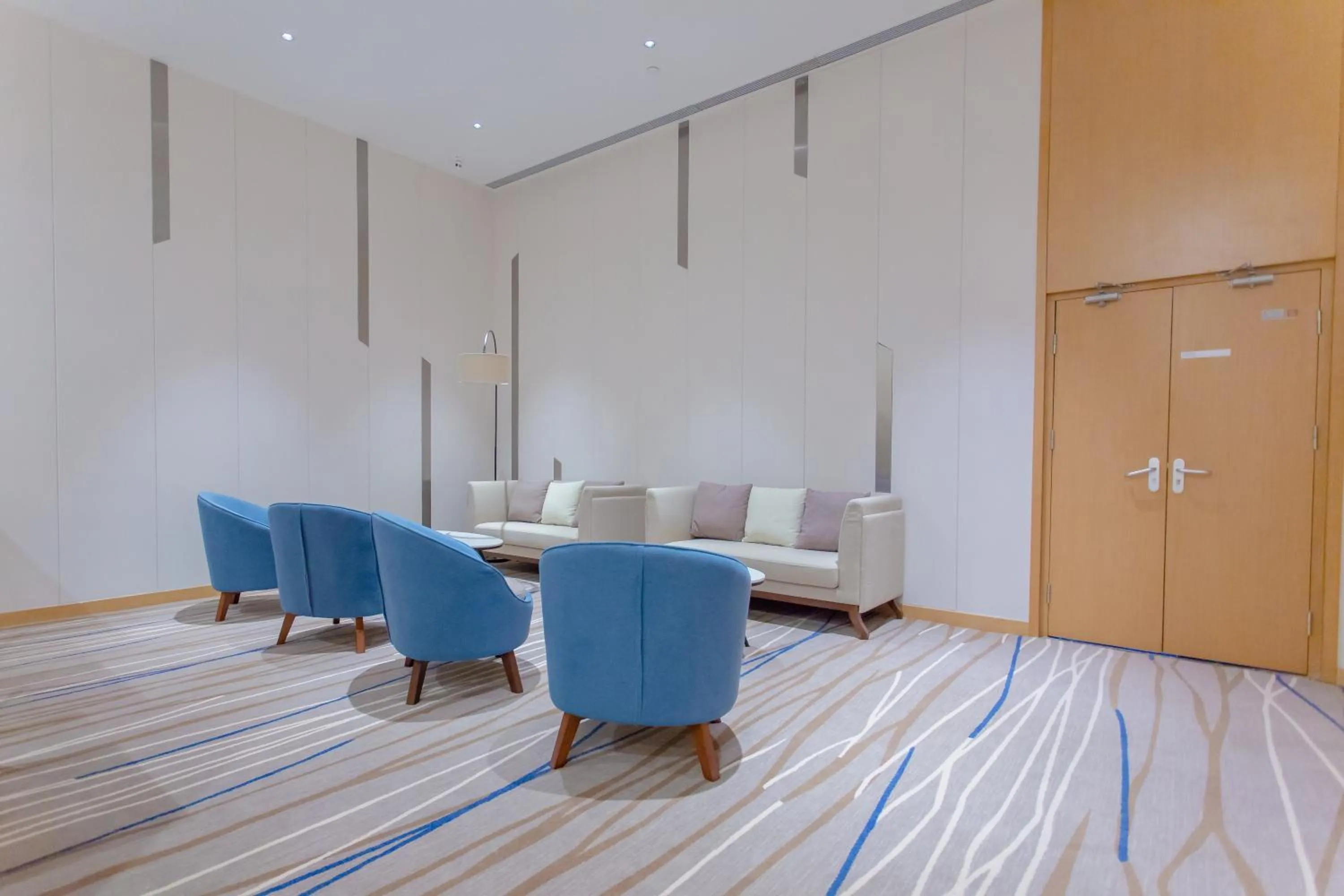Meeting/conference room in Holiday Inn Express - Ya'an City Center by IHG