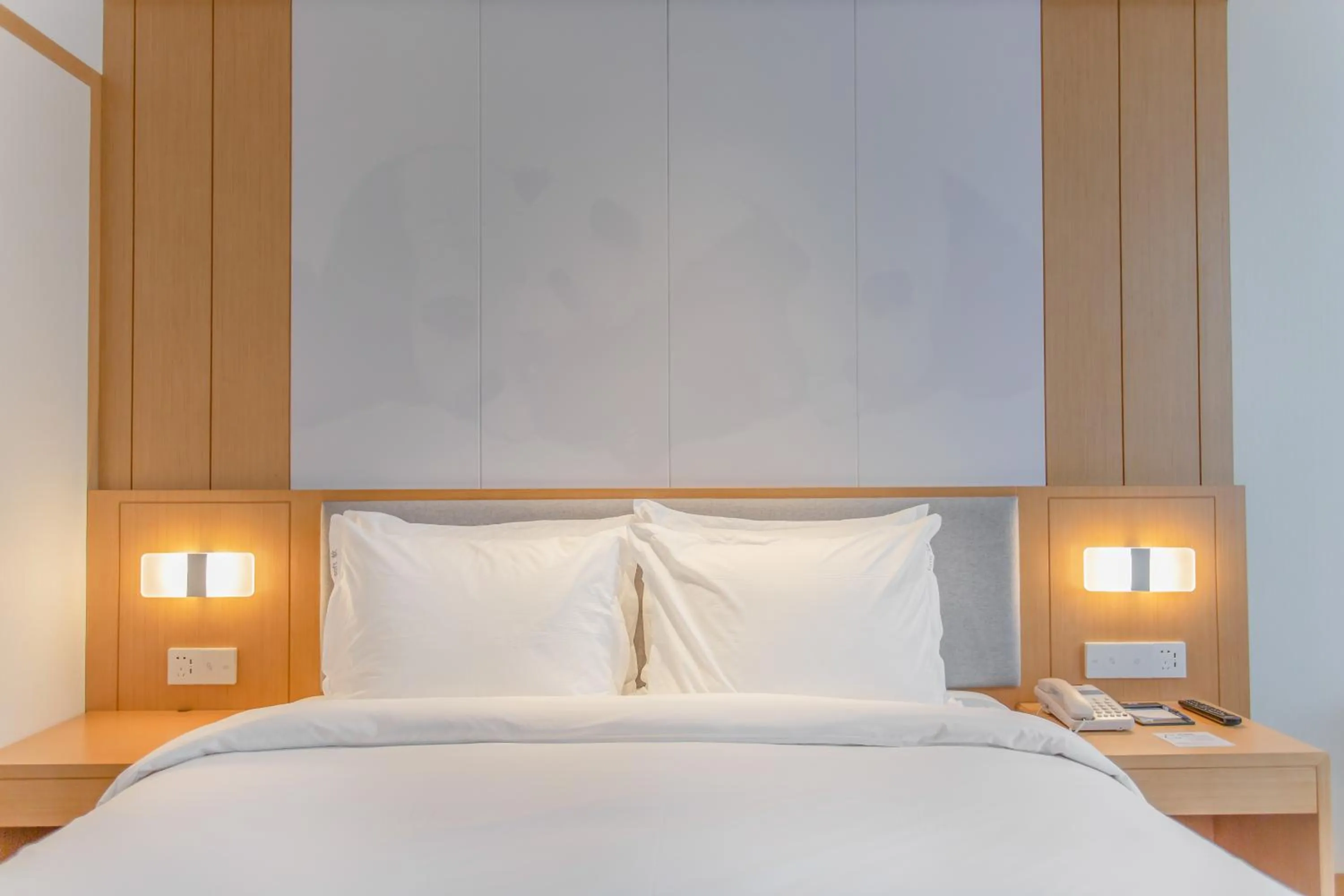 Bed in Holiday Inn Express - Ya'an City Center by IHG