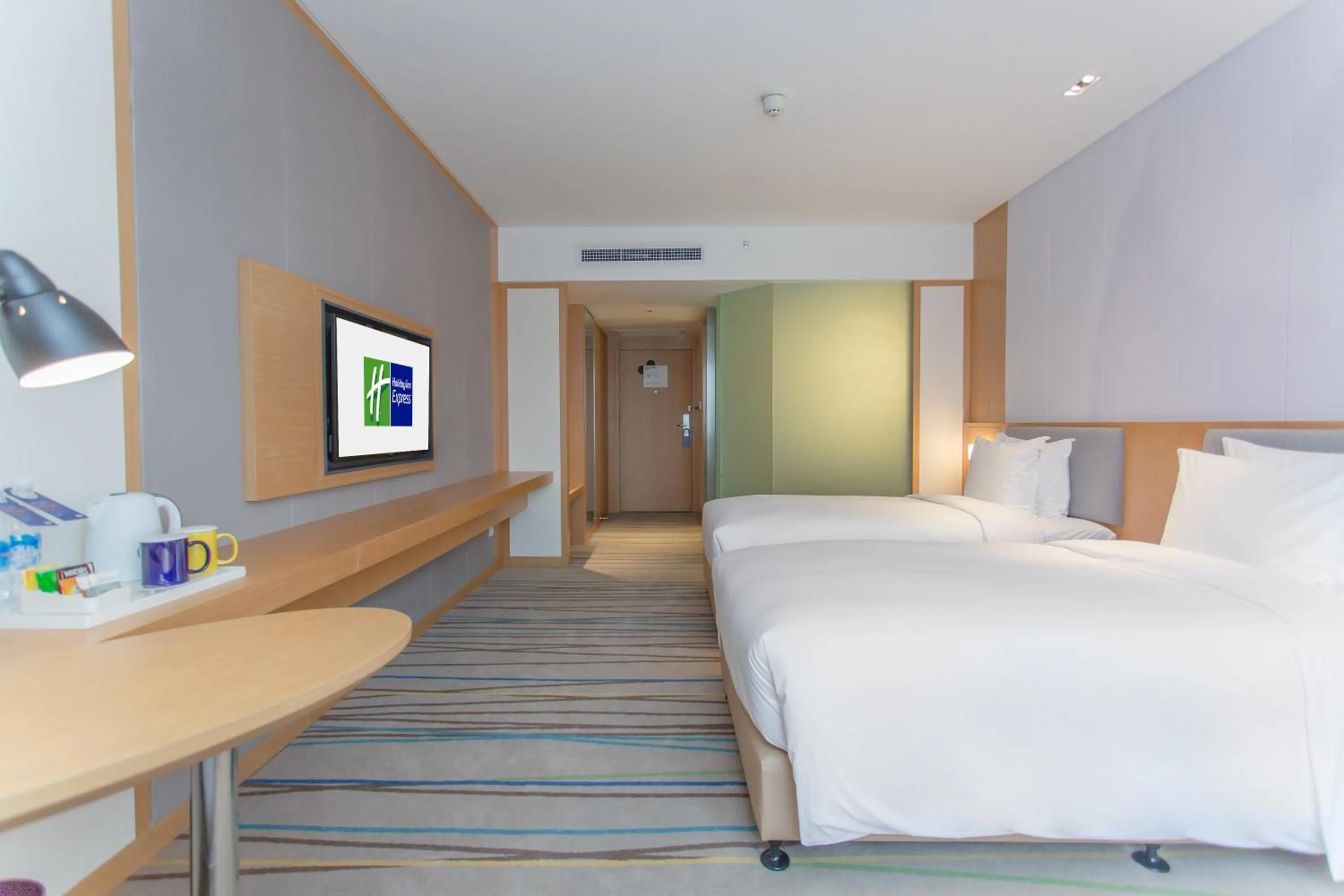 Photo of the whole room, Bed in Holiday Inn Express - Ya'an City Center by IHG