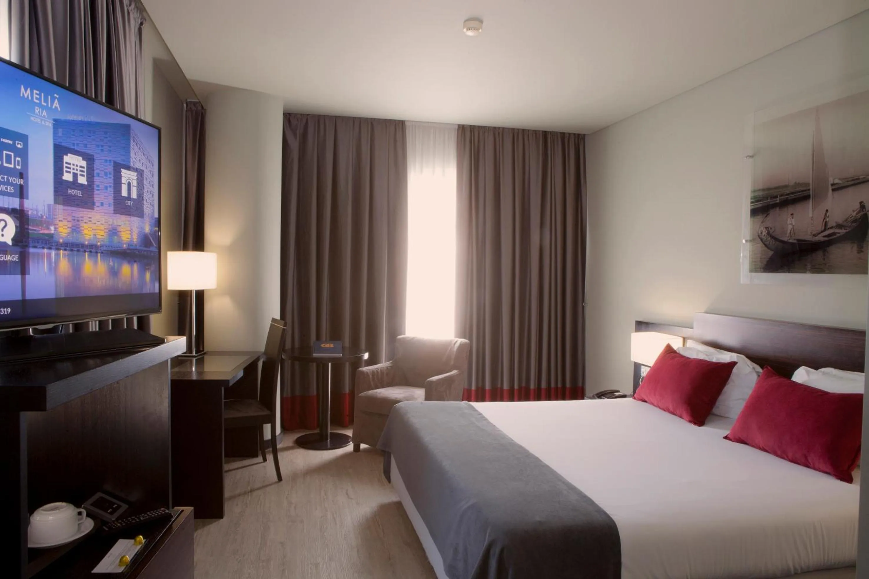 Bed in Melia Ria Hotel & Spa