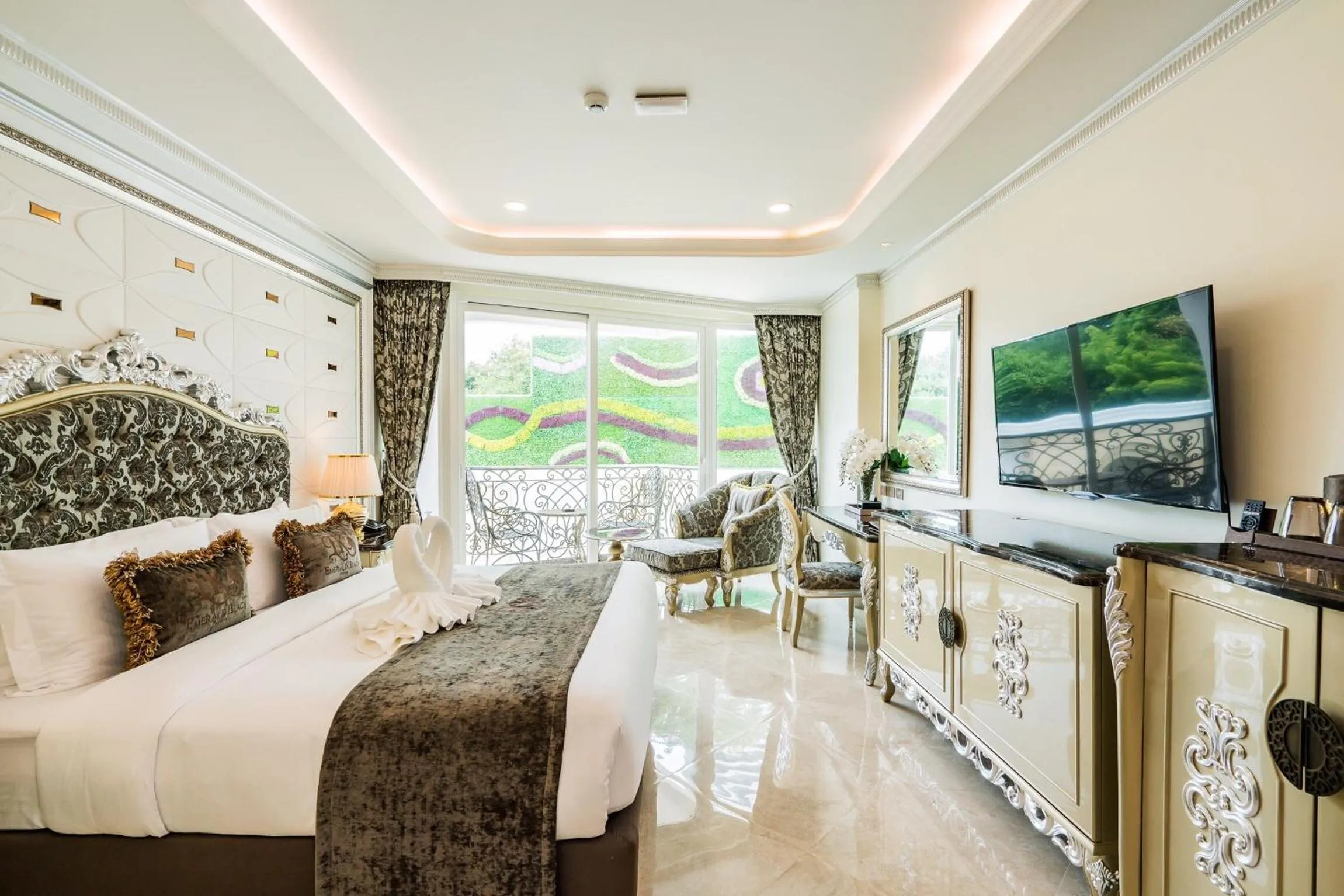 View (from property/room), Bed in LK Emerald Beach - SHA Extra Plus