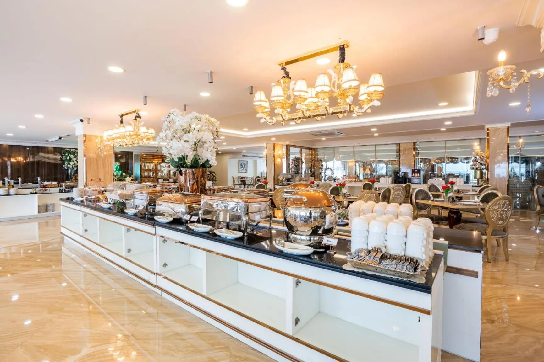 Restaurant/places to eat in LK Emerald Beach - SHA Extra Plus