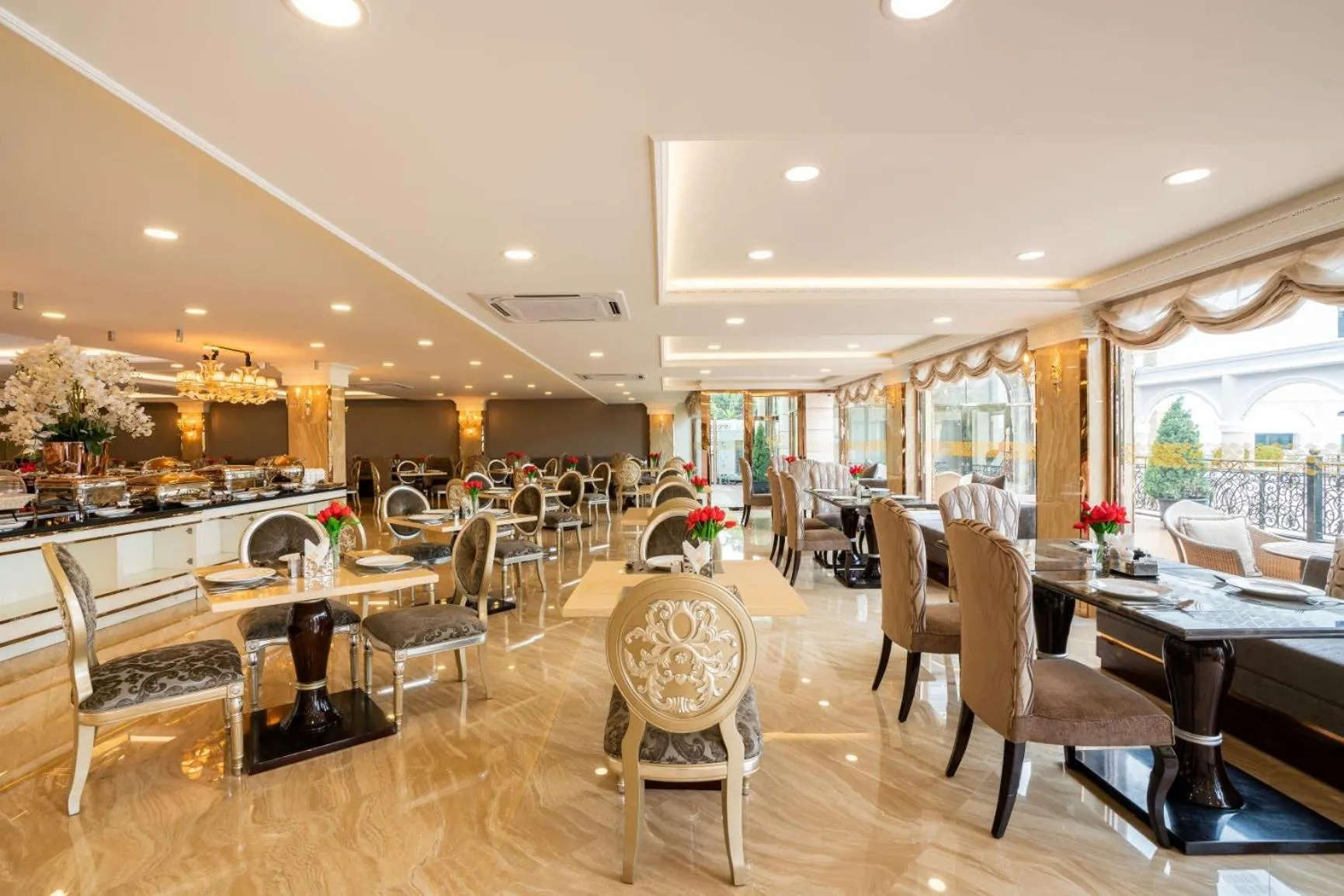 Food and drinks in LK Emerald Beach - SHA Extra Plus