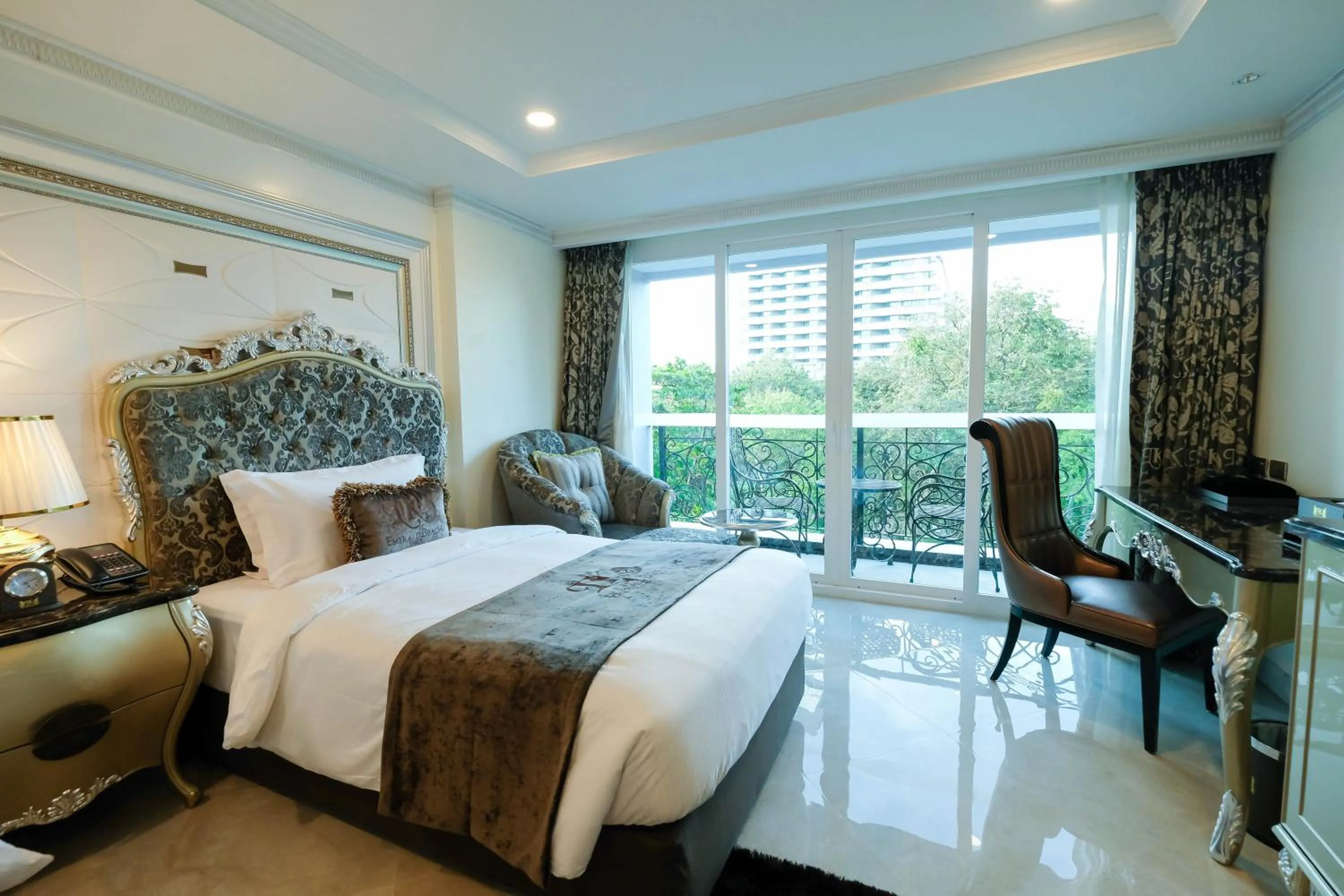 City view, Bed in LK Emerald Beach - SHA Extra Plus