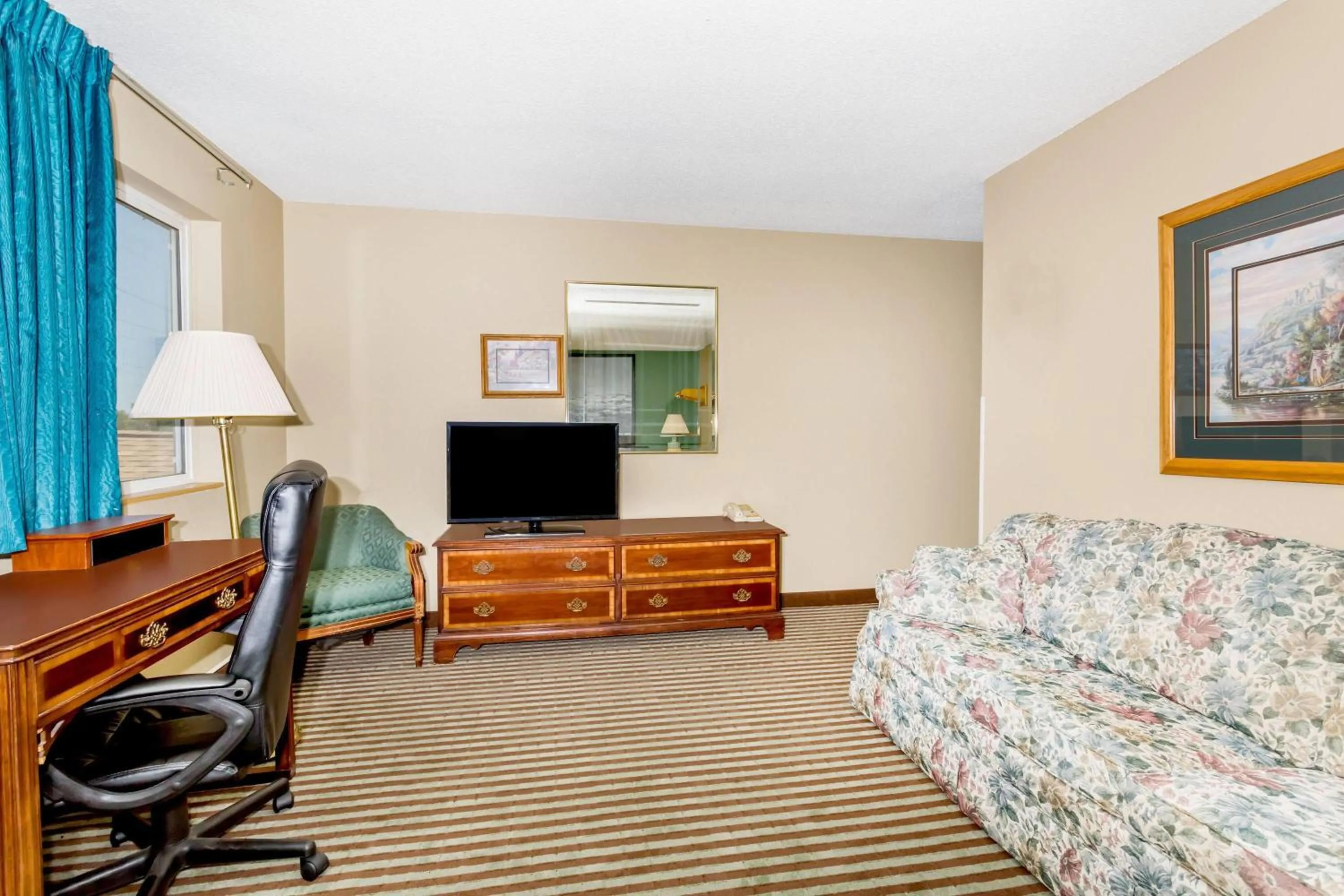 Photo of the whole room in Super 8 by Wyndham Lexington
