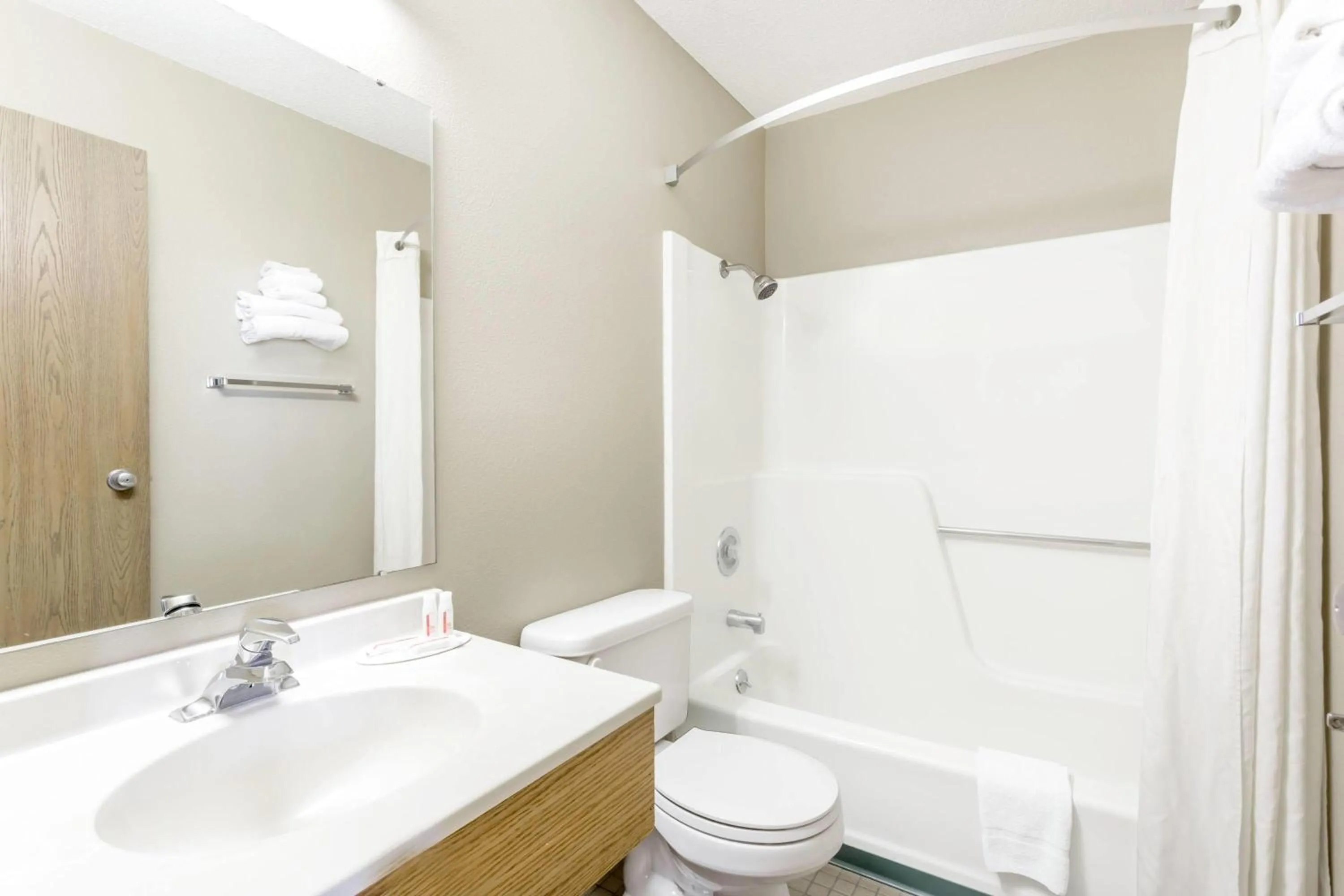 Bathroom in Super 8 by Wyndham Lexington