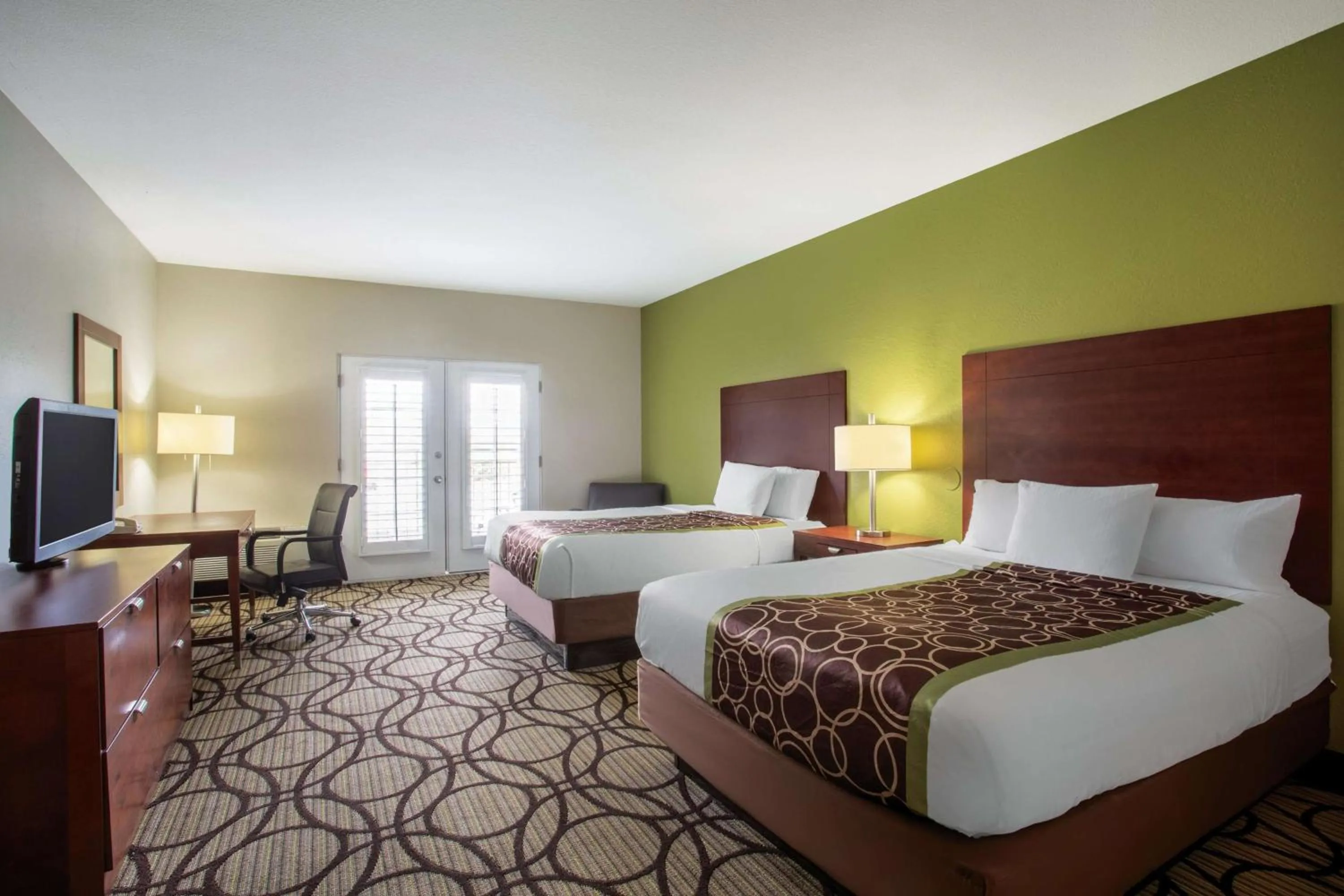 Photo of the whole room, Bed in La Quinta by Wyndham Conference Center Prescott