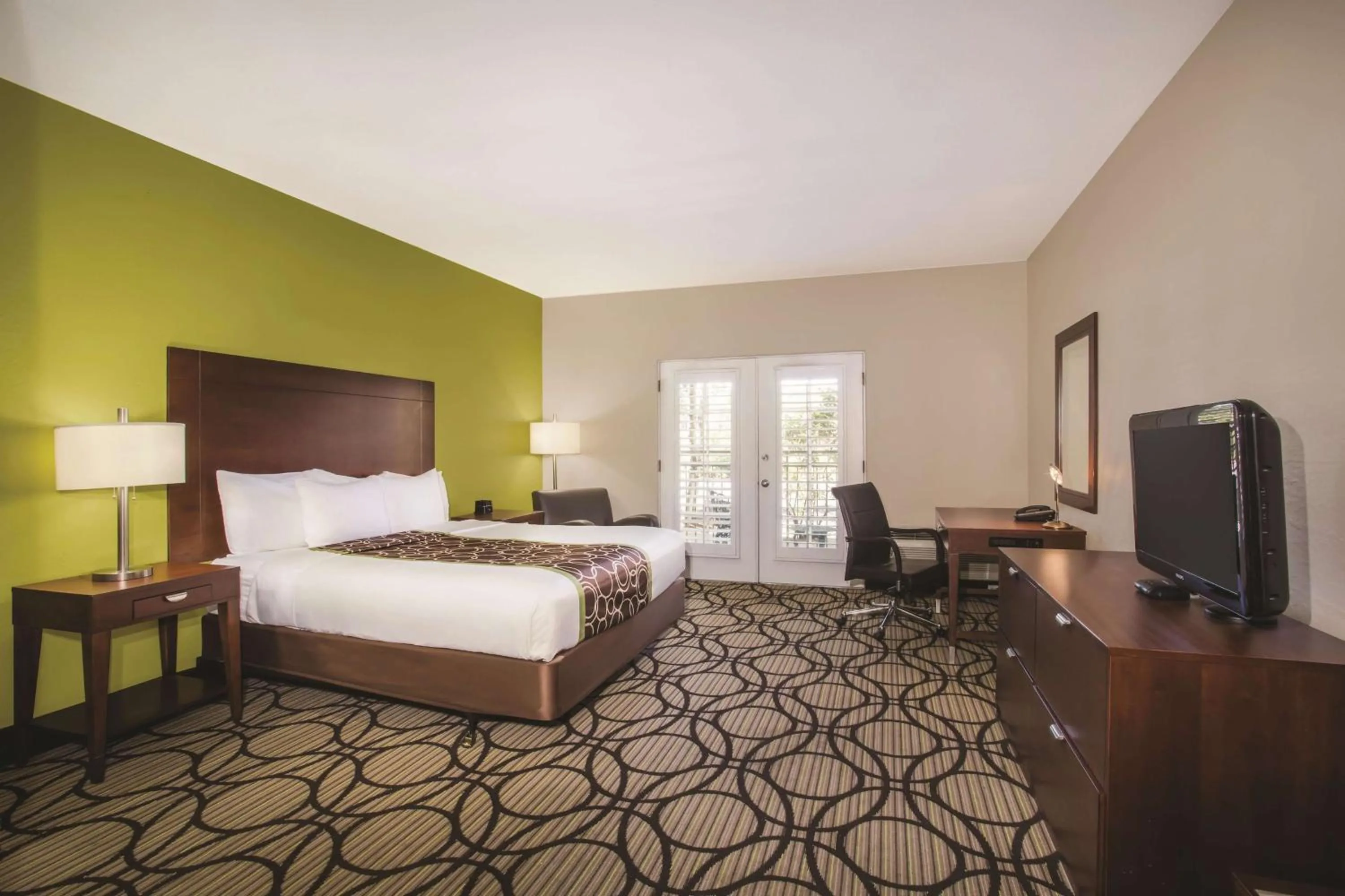 Photo of the whole room, Bed in La Quinta by Wyndham Conference Center Prescott