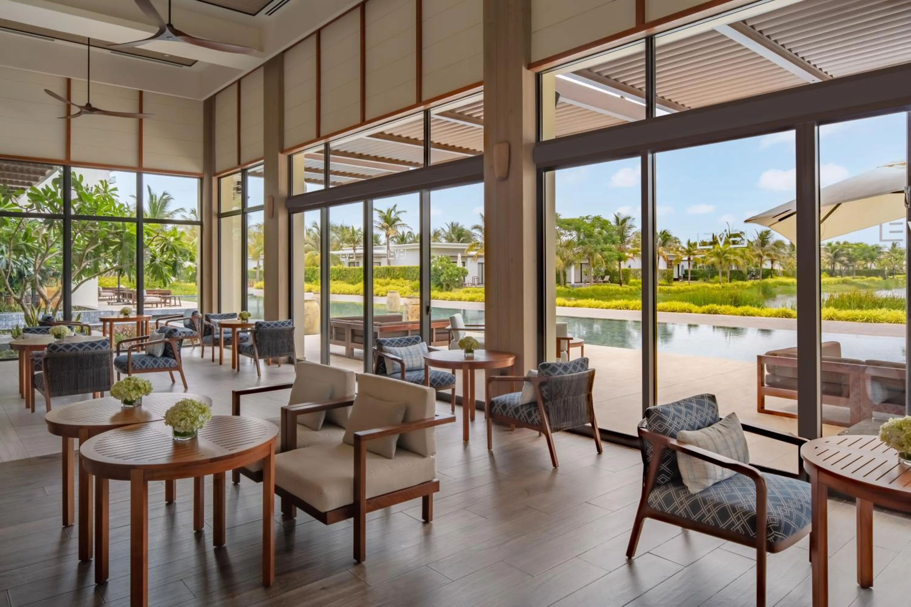 Lounge or bar in Melia Ho Tram Beach Resort