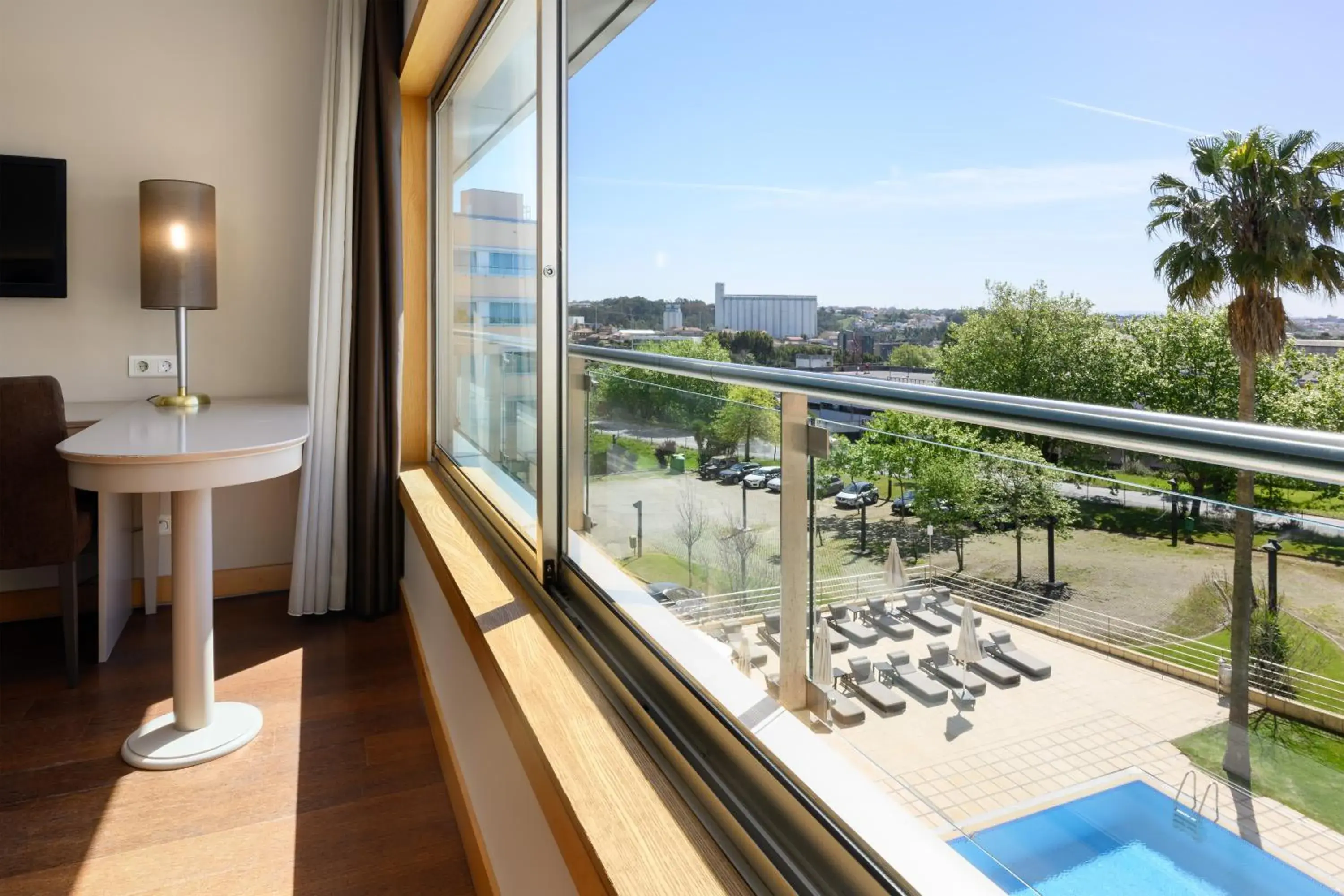 Deluxe Twin Room with Pool View - Non-Smoking in TRYP by Wyndham Porto Expo Hotel Deluxe Twin Room with Pool View - Non-Smoking in TRYP by Wyndham Porto Expo Hotel