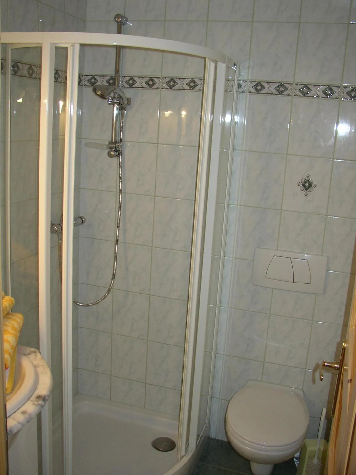 Shower in Pension Sydler