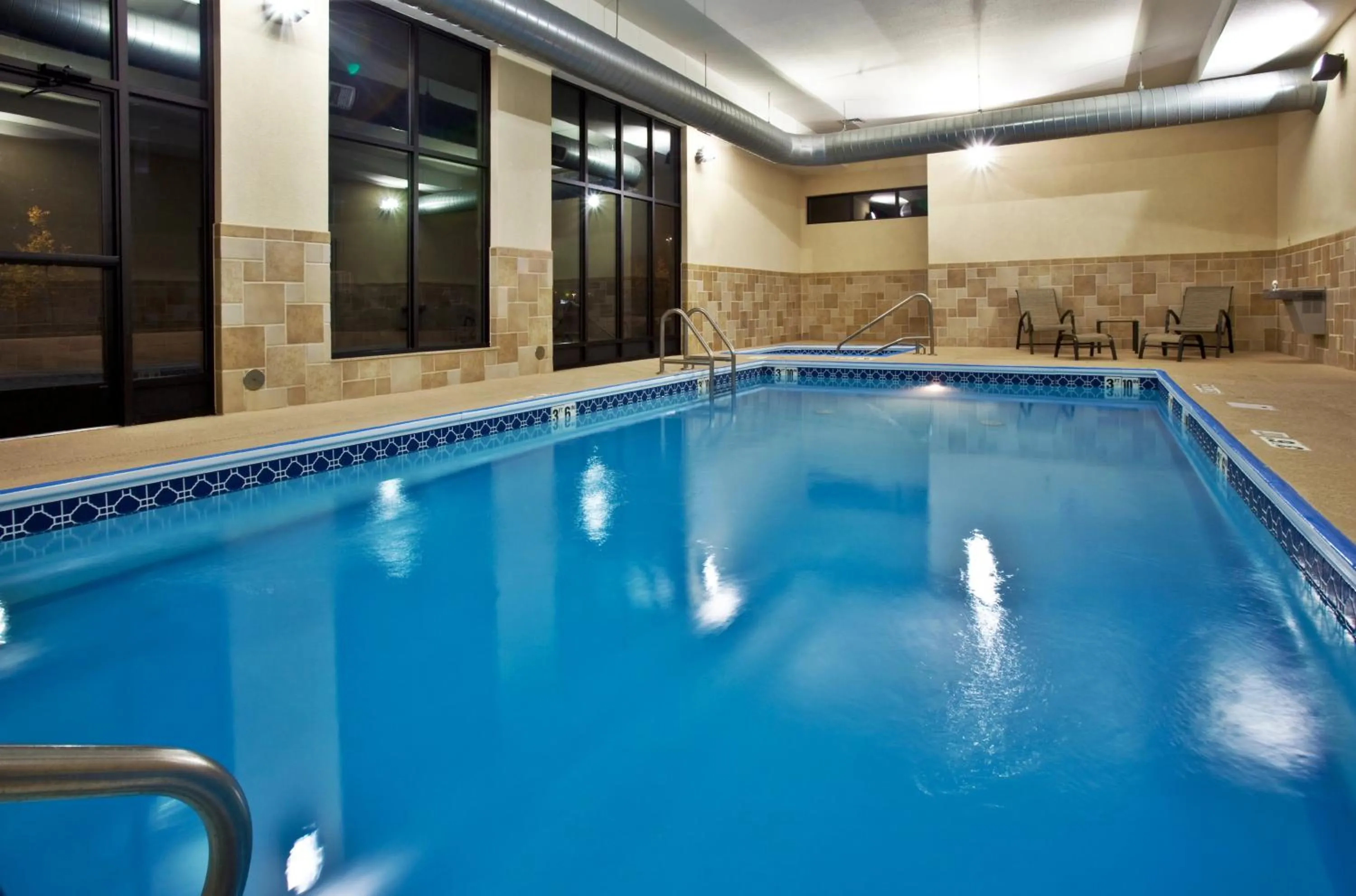 Swimming pool in Holiday Inn Quincy by IHG