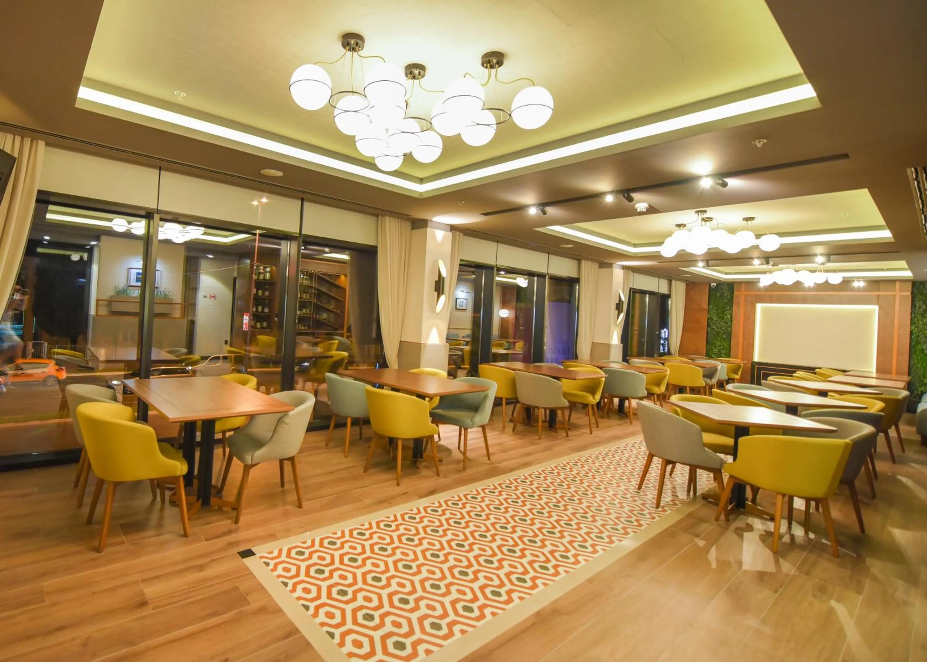 Restaurant/places to eat in Hotel Union