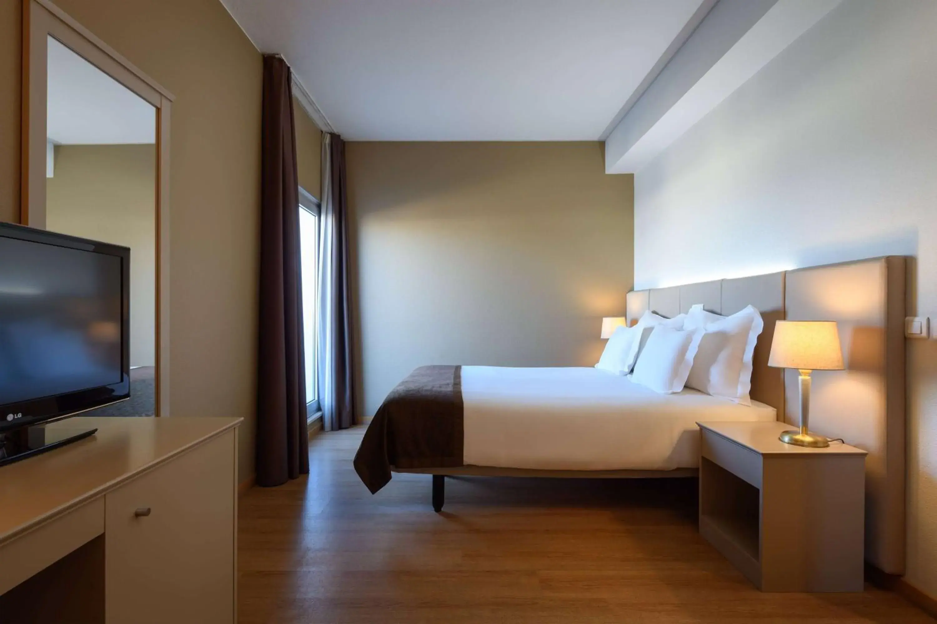 1 Double Bed, Deluxe, Non-Smoking in TRYP by Wyndham Porto Centro Hotel 1 Double Bed, Deluxe, Non-Smoking in TRYP by Wyndham Porto Centro Hotel