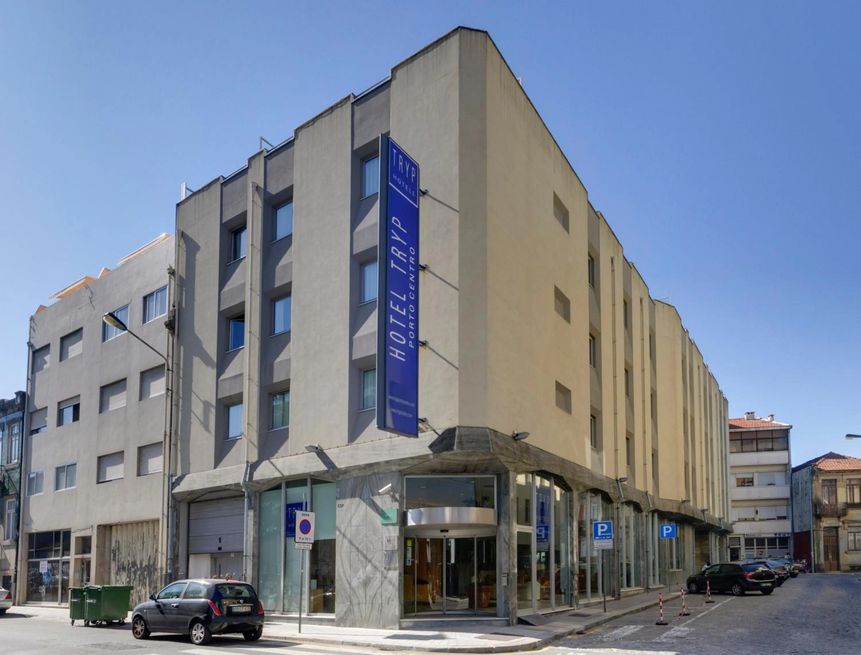 Facade/entrance in TRYP by Wyndham Porto Centro Hotel