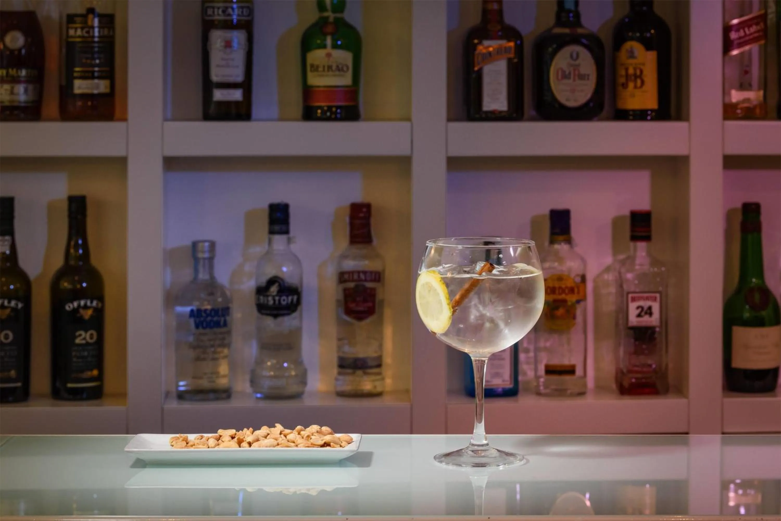 Lounge or bar in TRYP by Wyndham Porto Centro Hotel