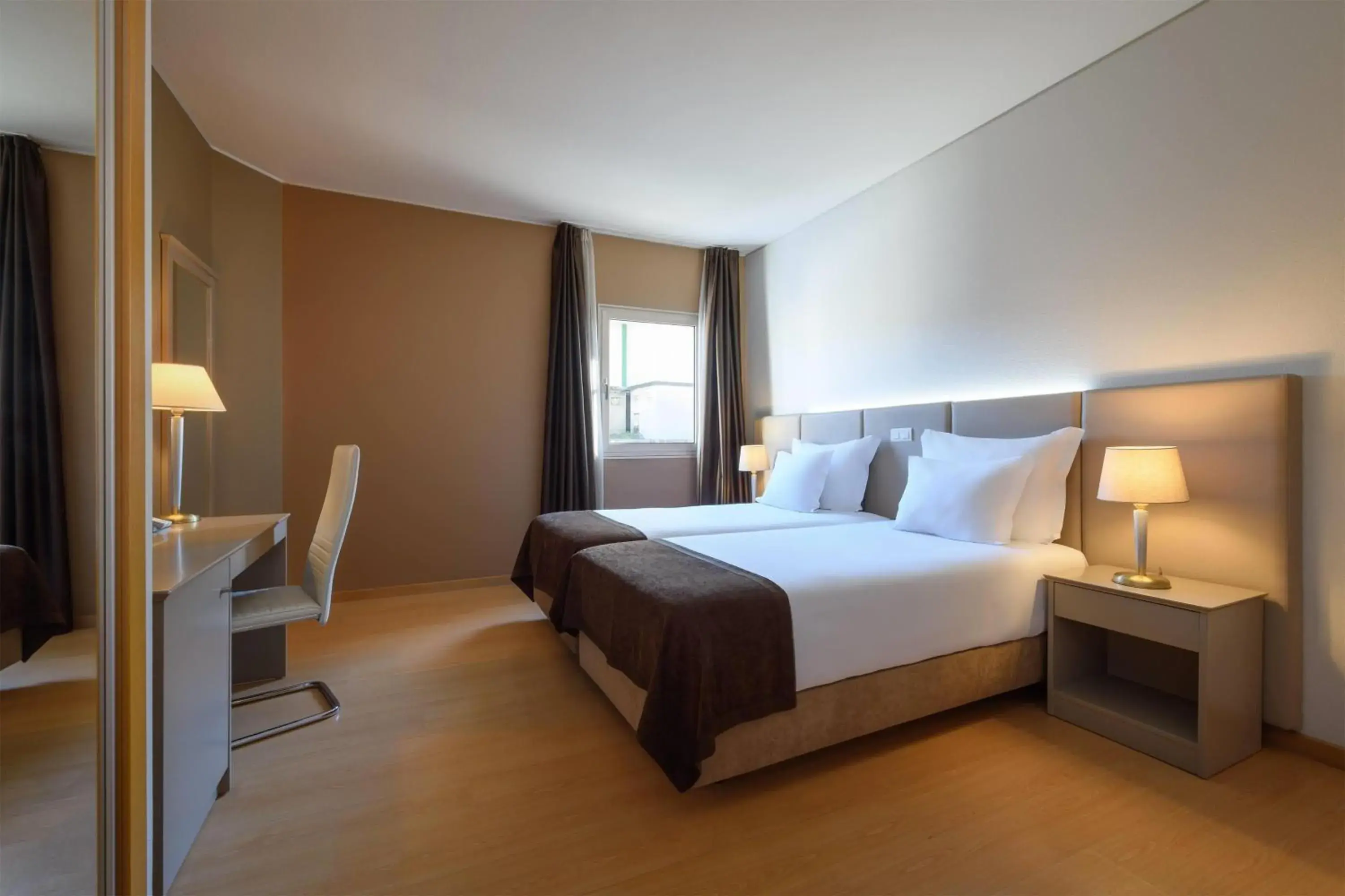Mobility Accessible Room with Two Single Beds, Non-Smoking in TRYP by Wyndham Porto Centro Hotel Mobility Accessible Room with Two Single Beds, Non-Smoking in TRYP by Wyndham Porto Centro Hotel