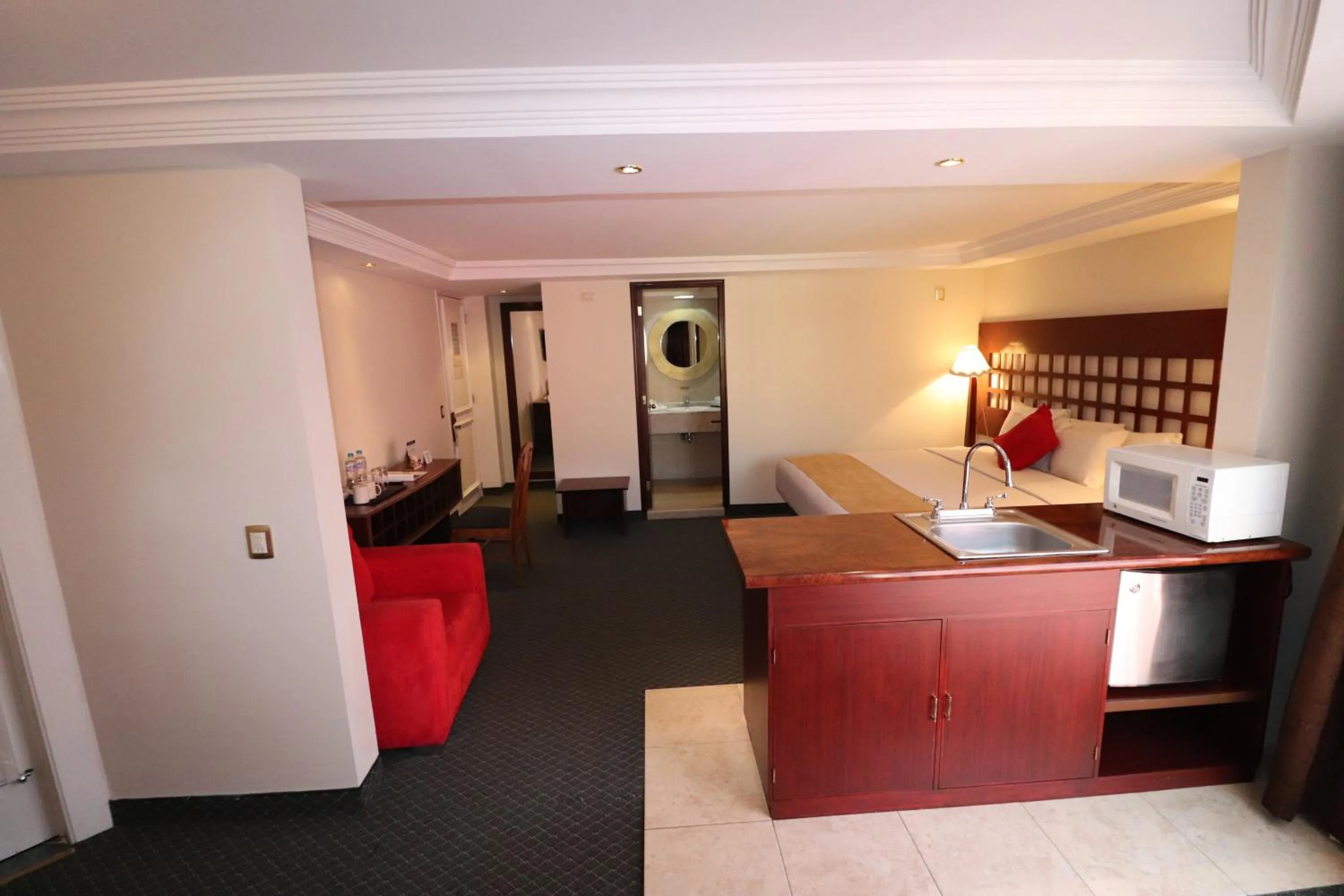 Photo of the whole room, Bed in Best Western Toluca