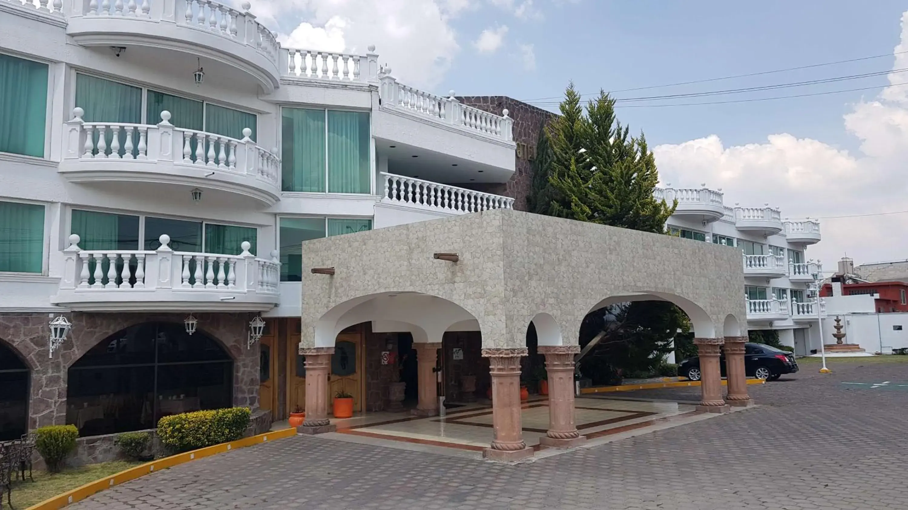 Property Building in Best Western Toluca Property Building in Best Western Toluca