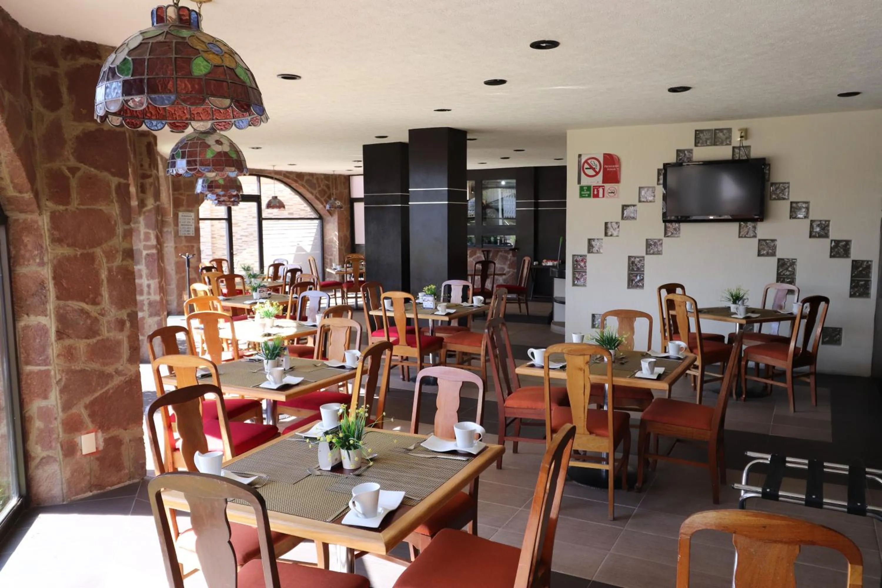 Restaurant/places to eat in Best Western Toluca