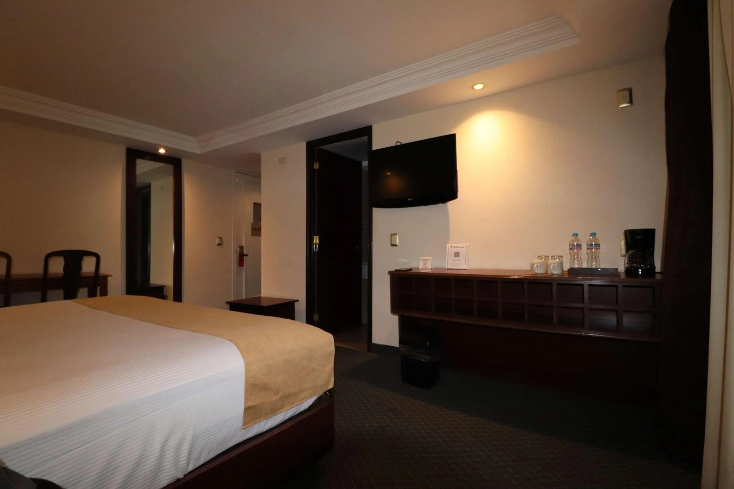 Bedroom, Bed in Best Western Toluca