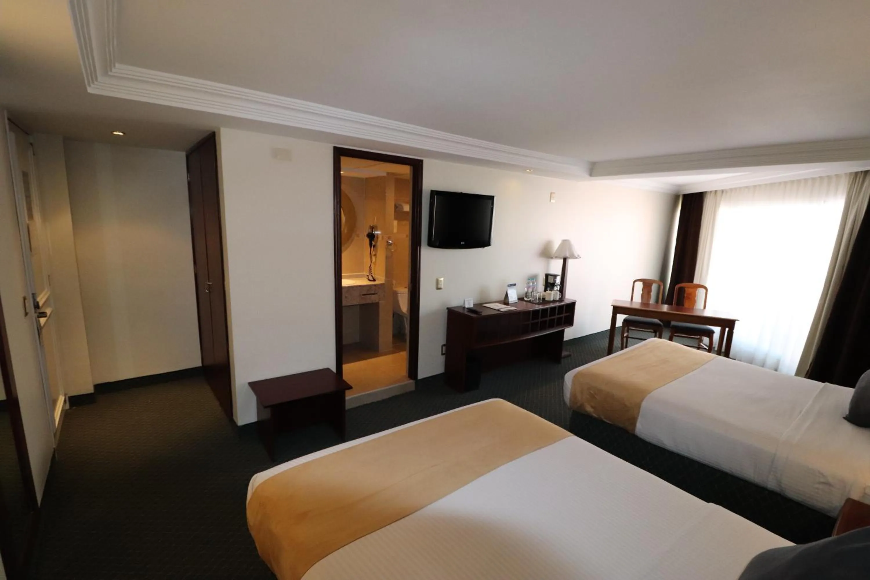 Photo of the whole room, Bed in Best Western Toluca