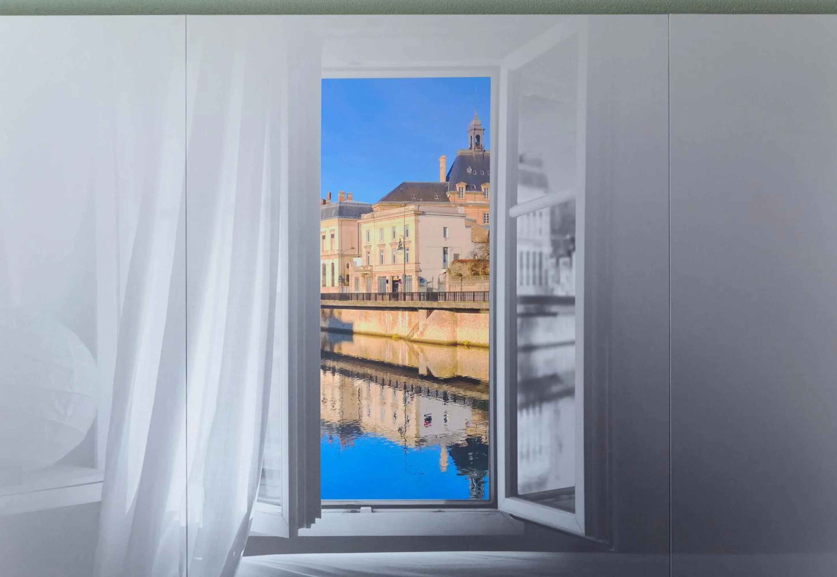 Decorative detail in B&B HOTEL Meaux