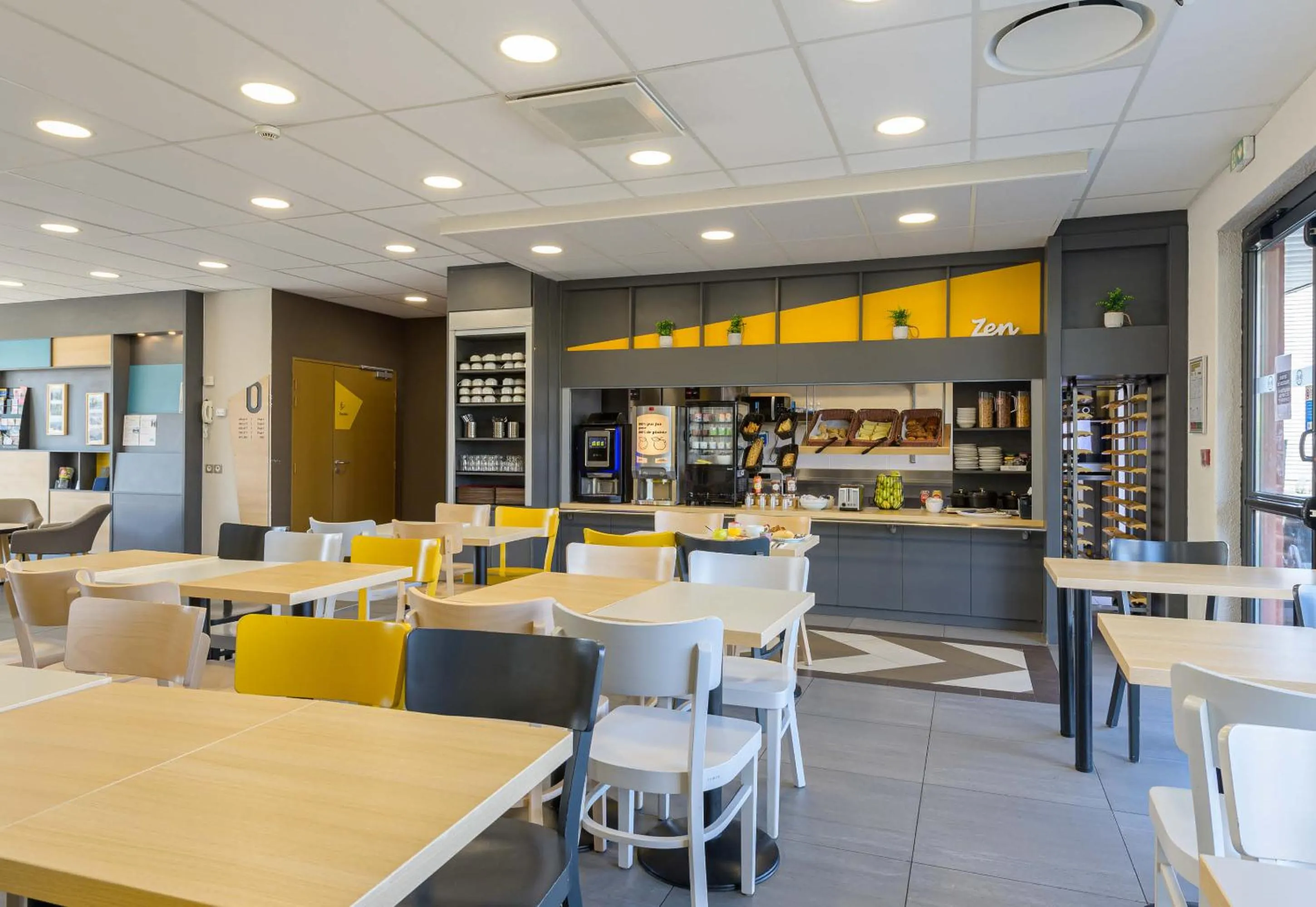 Restaurant/places to eat in B&B HOTEL Meaux